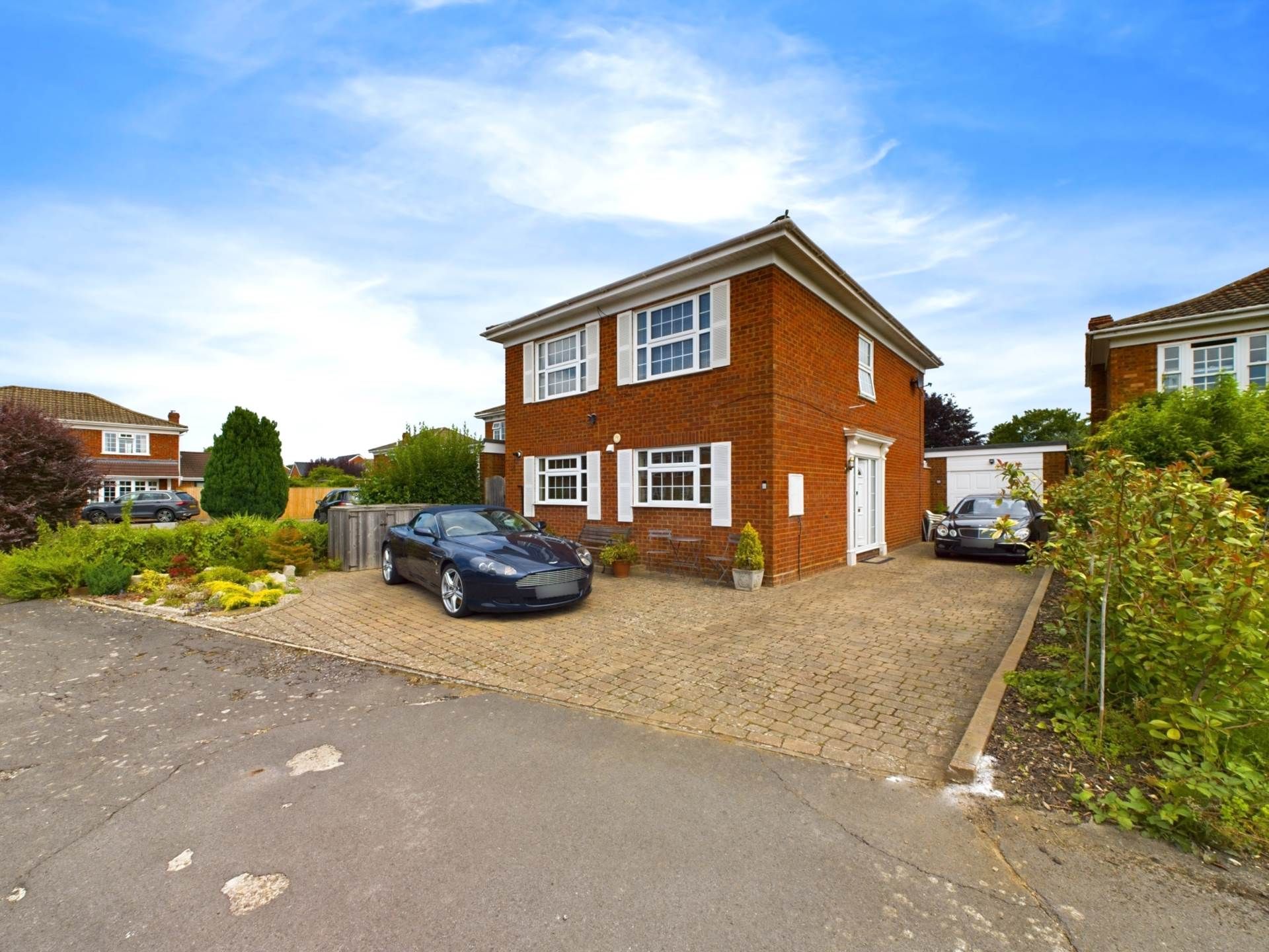 Williams Way, Longwick Village