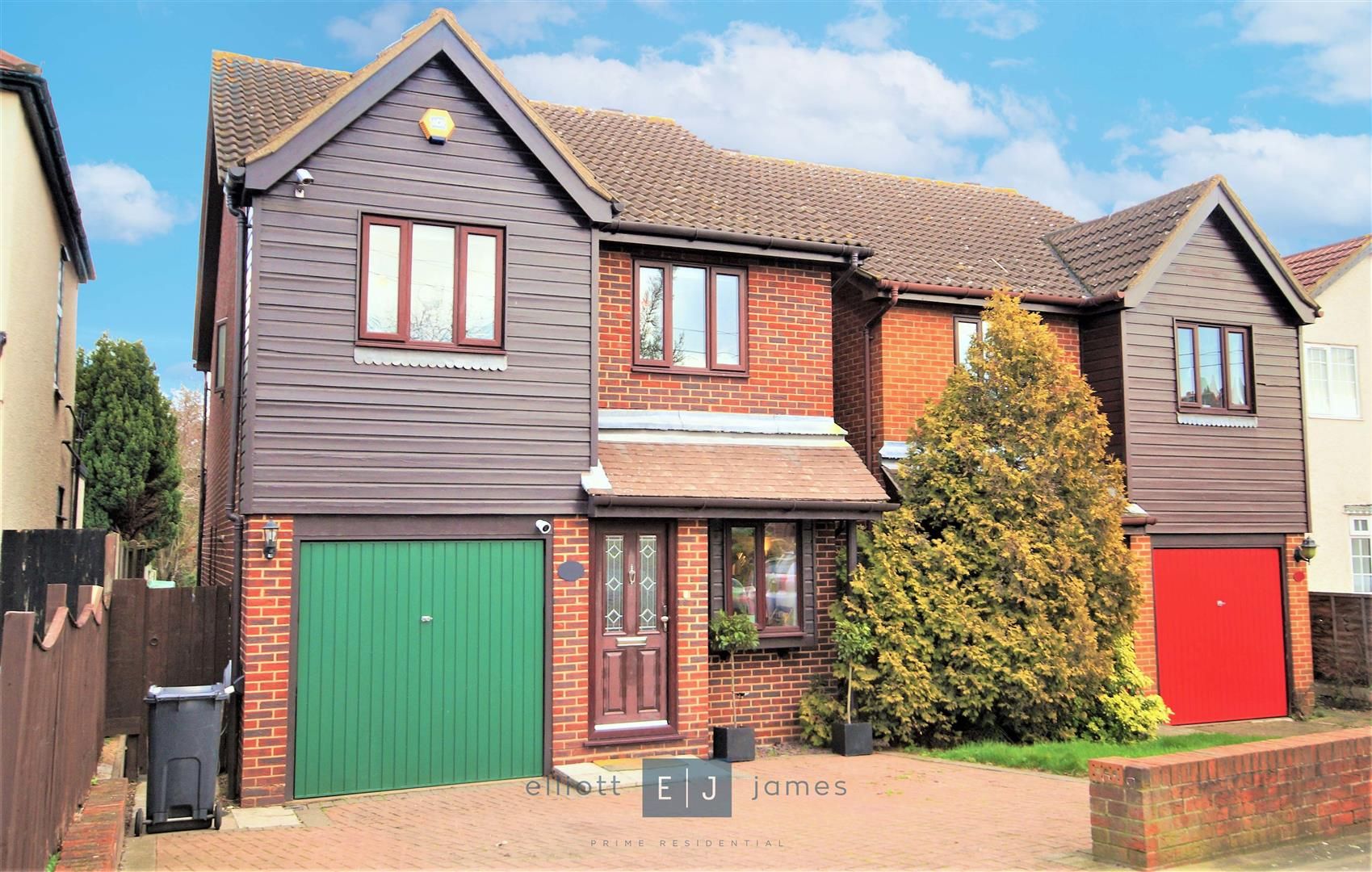 3 bed semidetached house to rent in Tomswood Hill, Chigwell Elliott