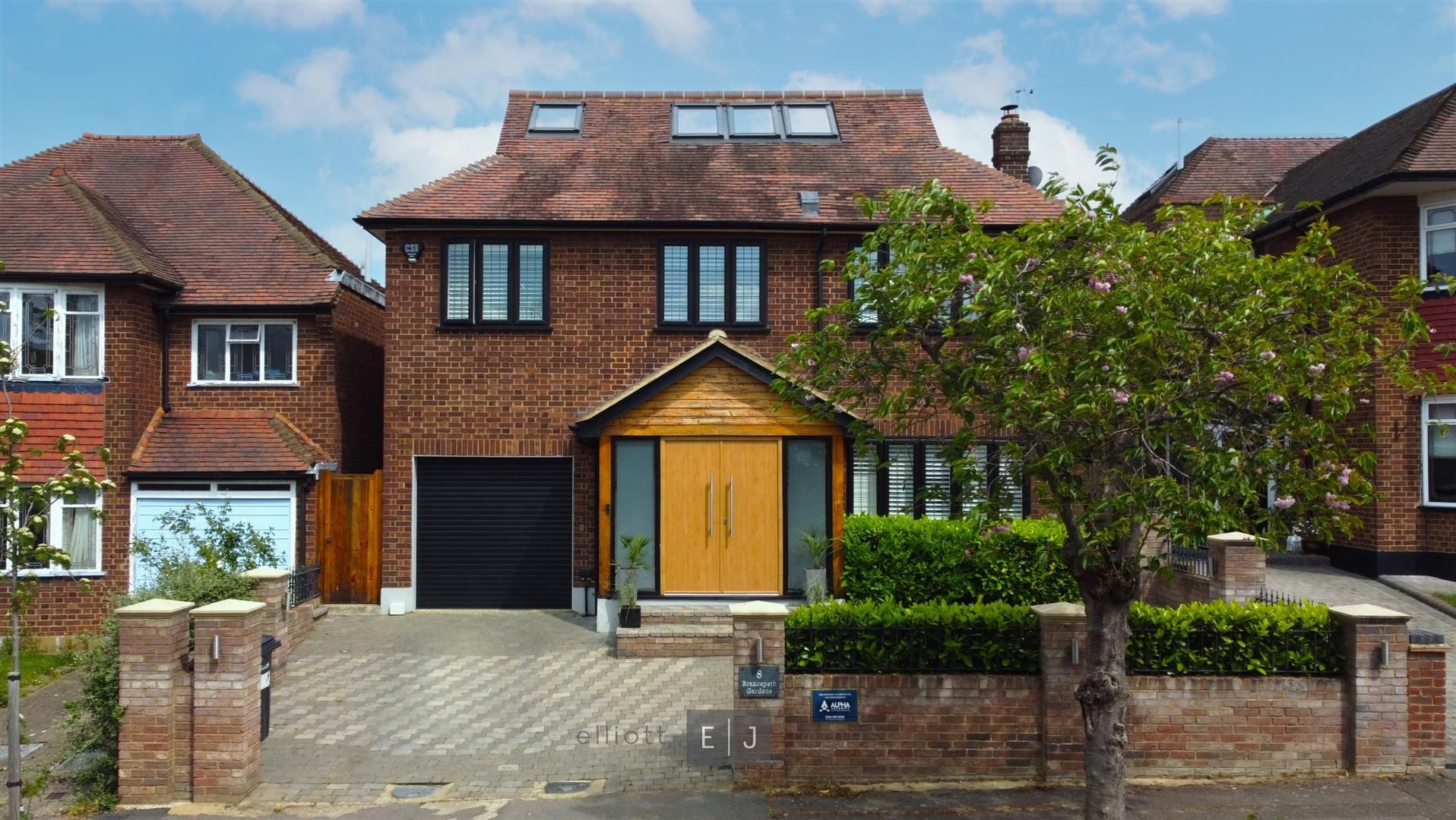 5 bed detached house for sale in Brancepeth Gardens, Buckhurst Hill