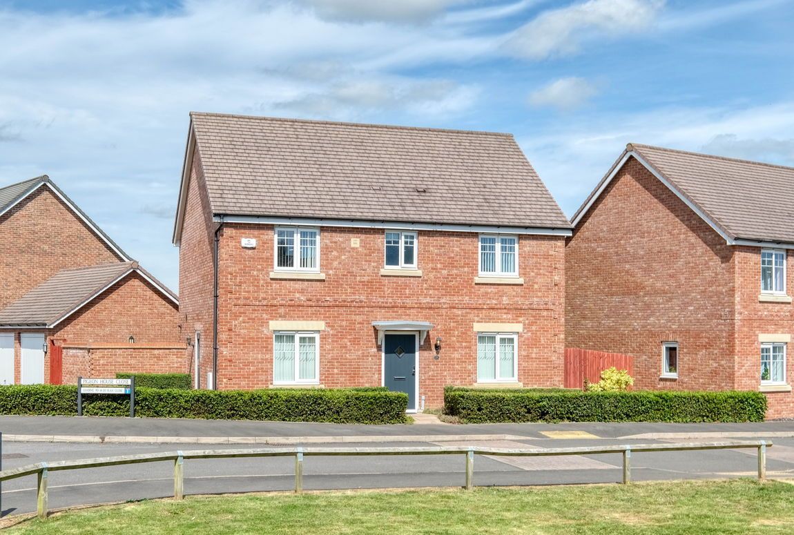 Pigeon House Close, Wychbold, Droitwich, WR9 0FA