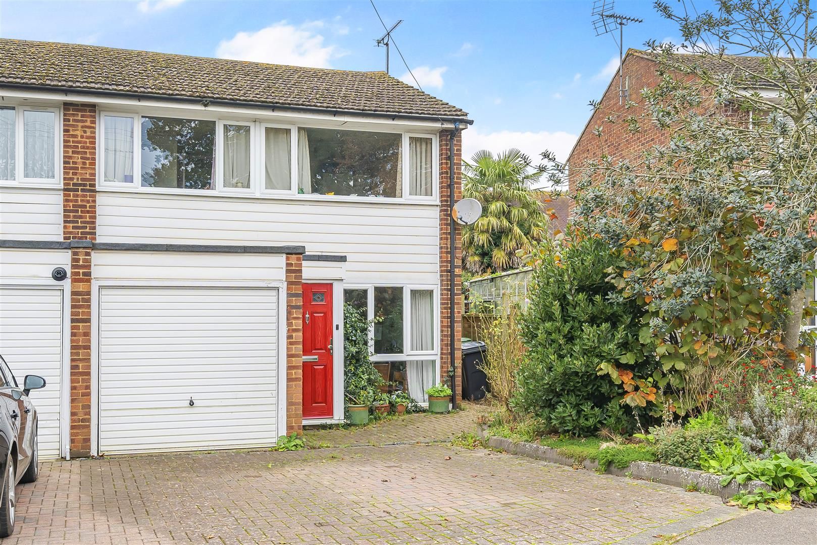 Chaplin Drive, Headcorn, Ashford, Kent, TN27 9TN