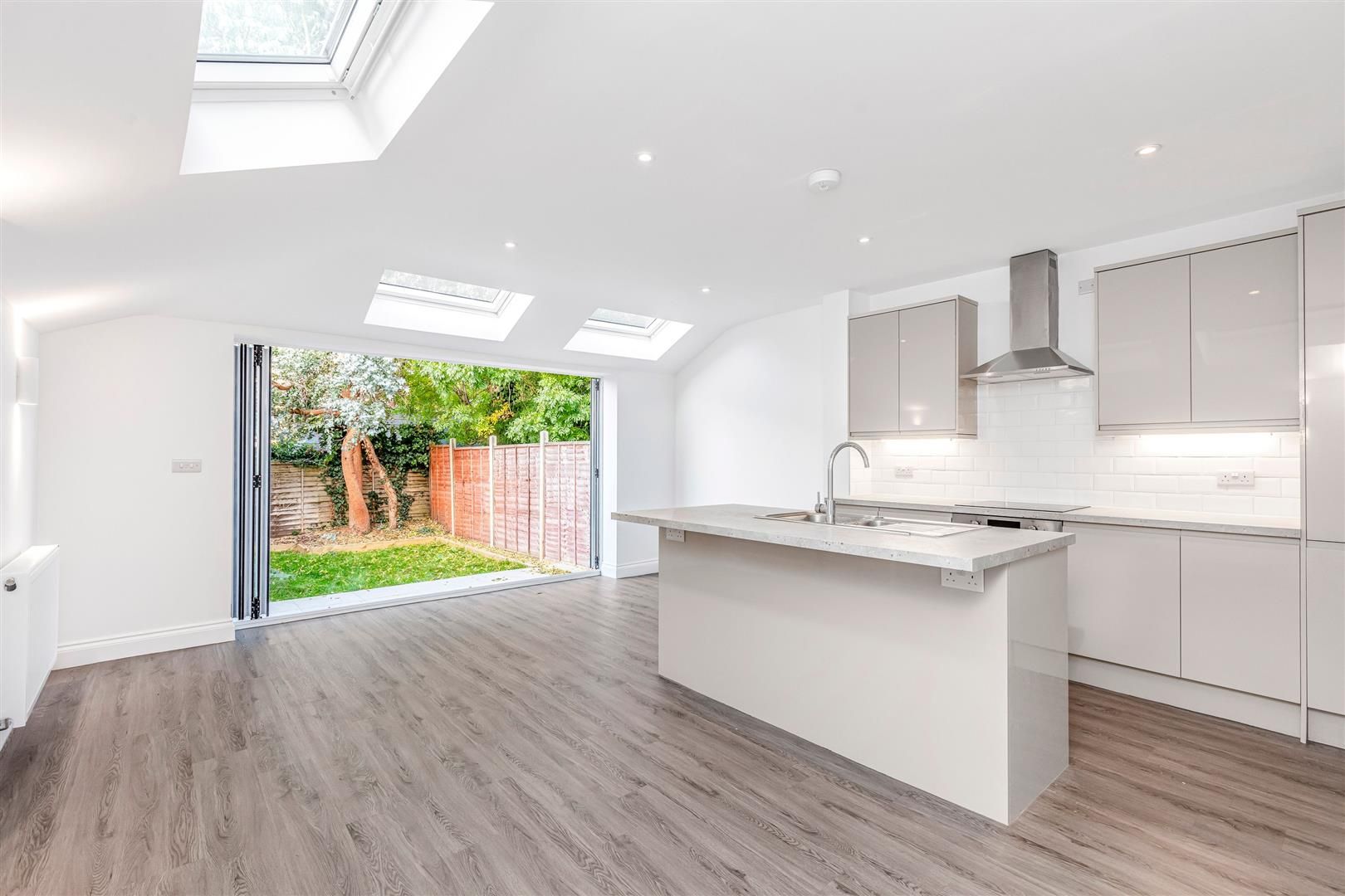 Latham Road, Twickenham, TW1 1BN