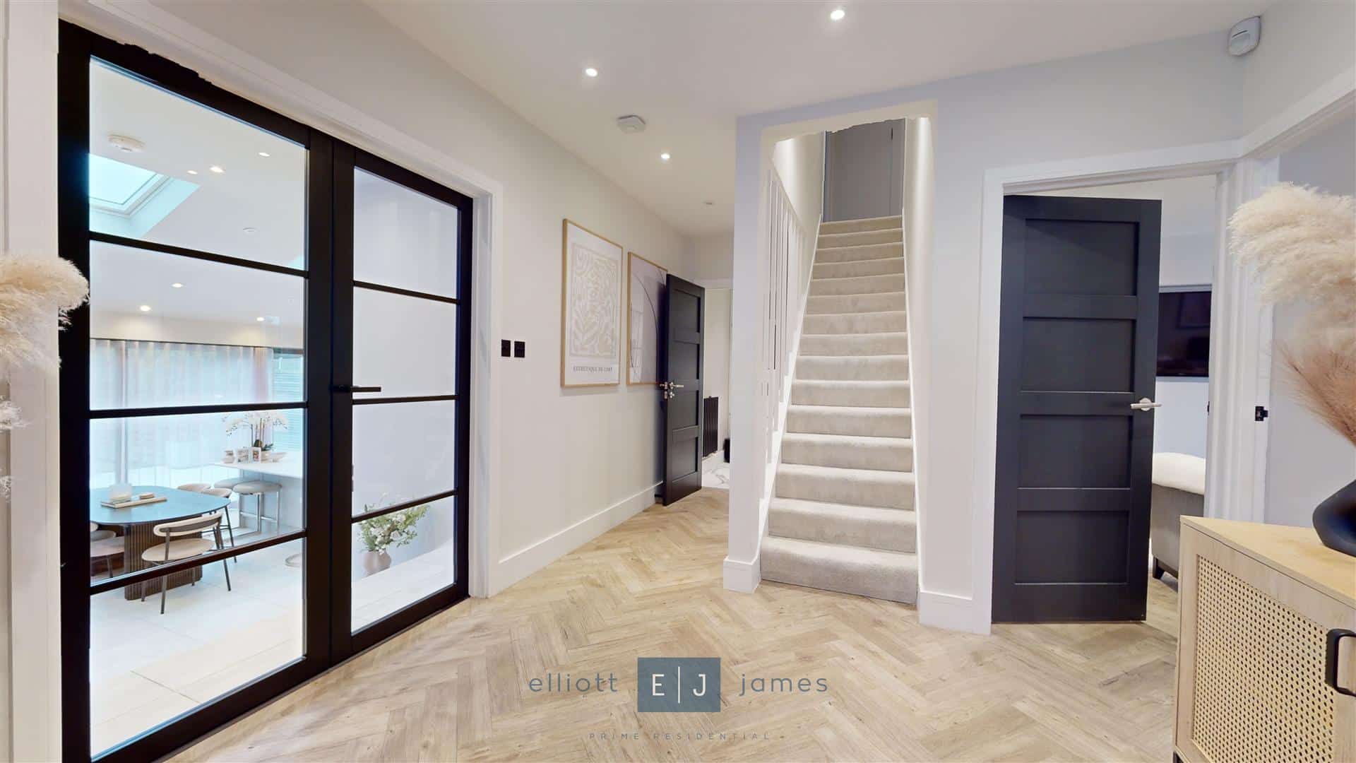 2 bed semidetached house for sale in Stradbroke Grove, Buckhurst Hill