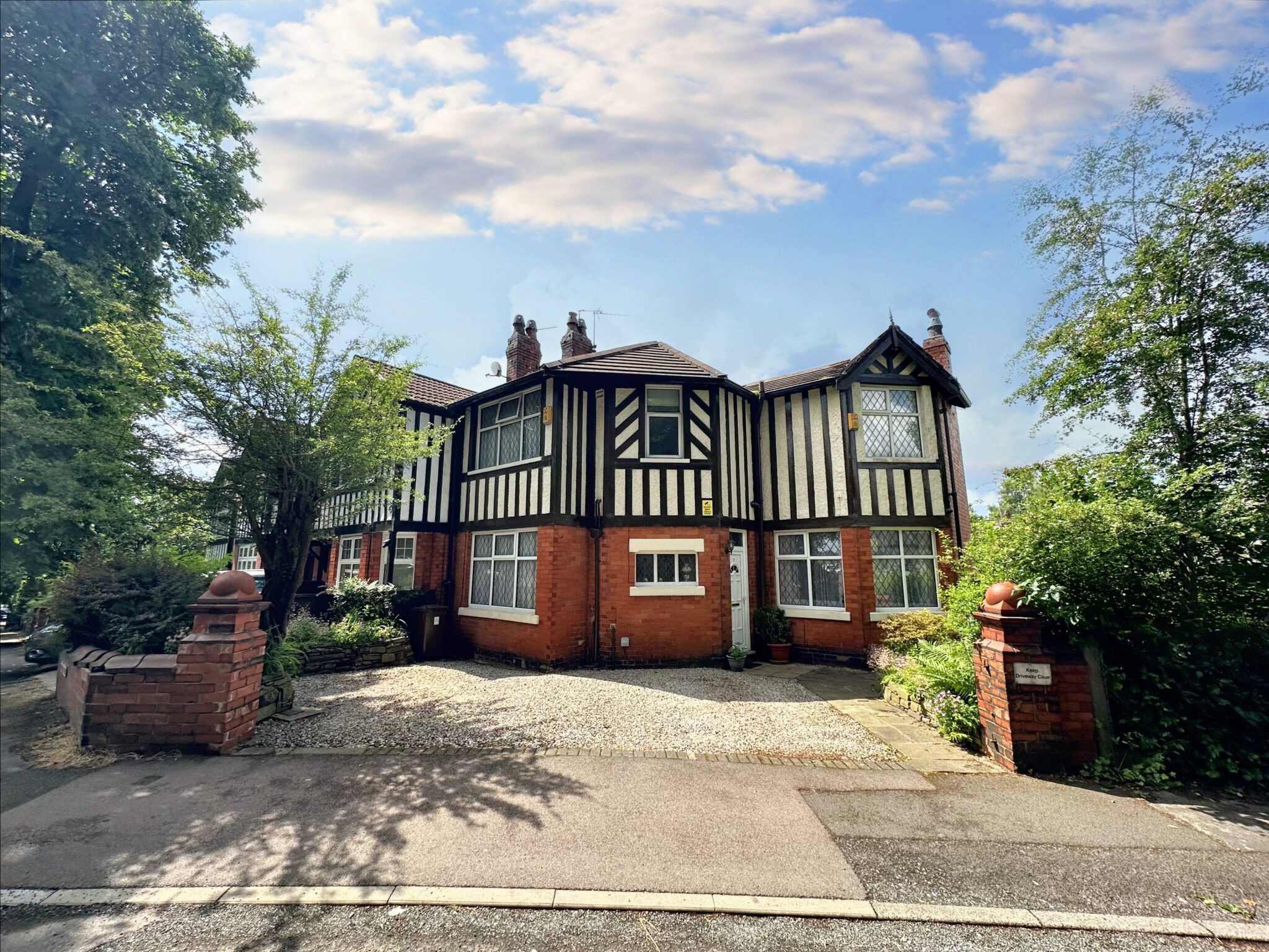 Queens Drive, Prestwich, M25