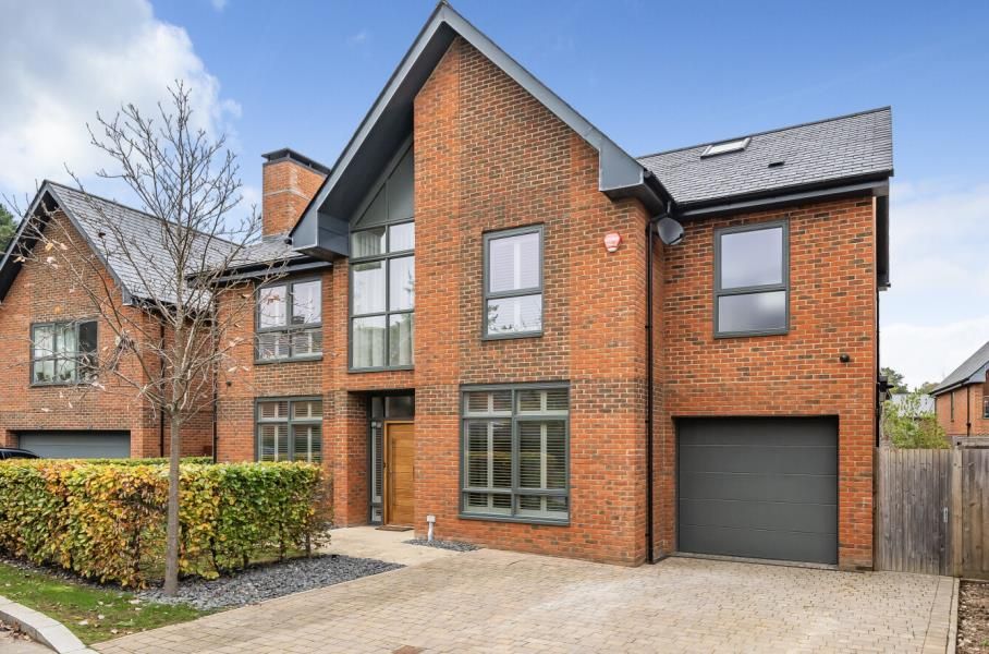 Chieftain Road, Upper Longcross, Surrey, KT16 0BG