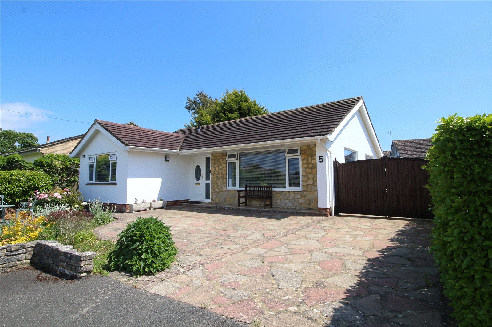 Woodlawn Close, Barton On Sea, Hampshire, BH25 7BY