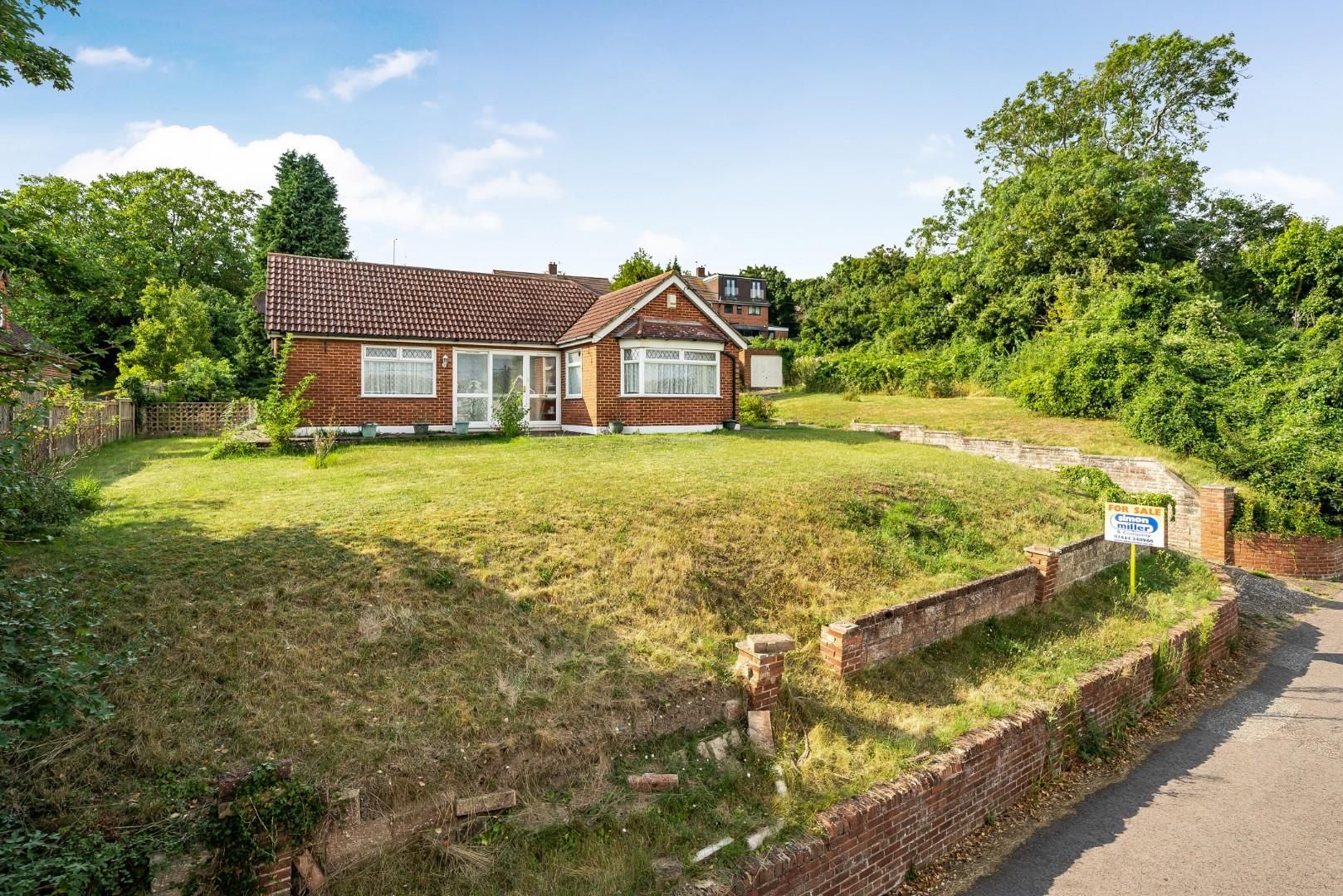 Pilgrims Way, Cuxton, Rochester, Kent, ME2 1LQ