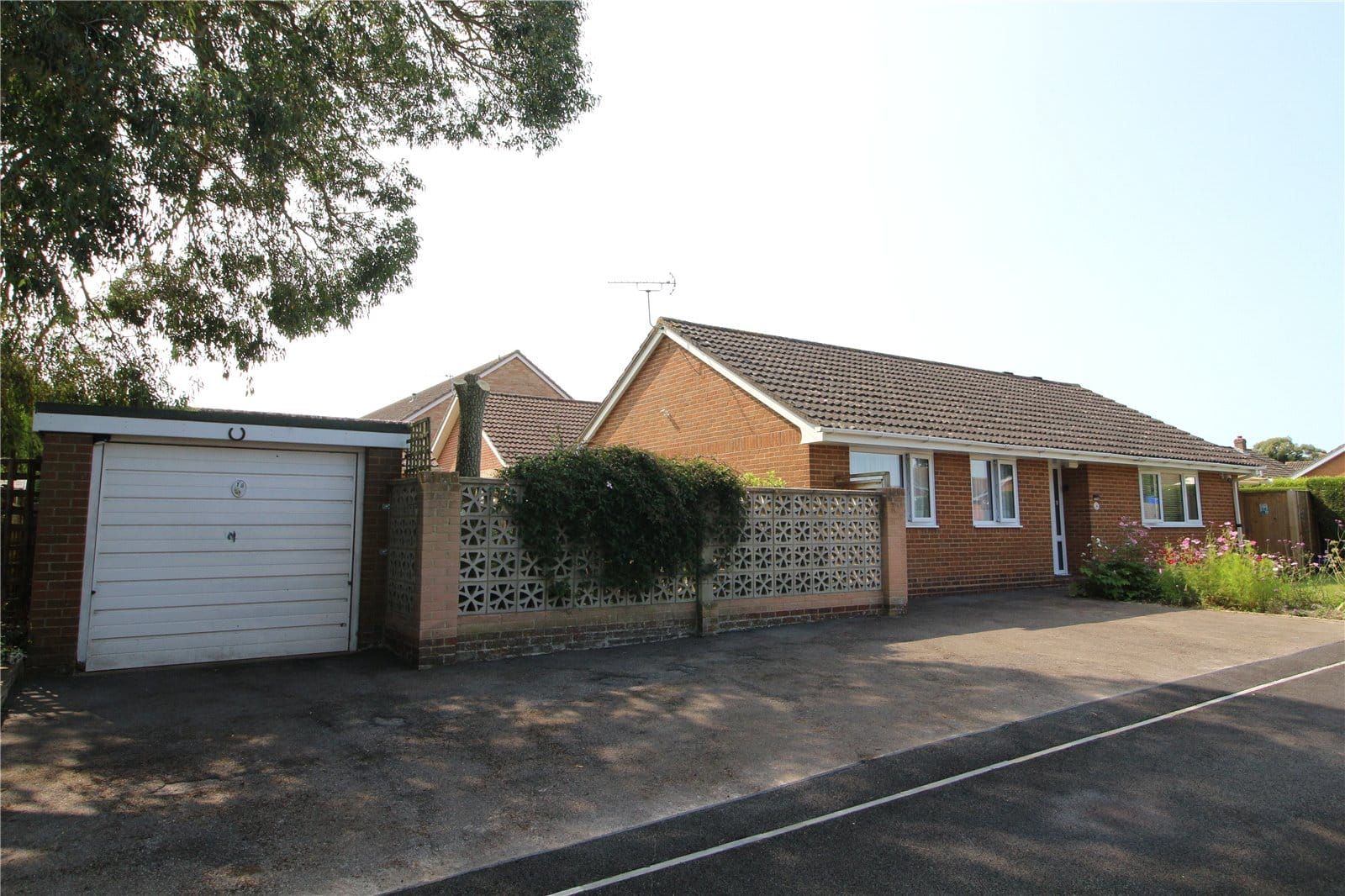 Queens Grove, New Milton, Hampshire, BH25 5DA