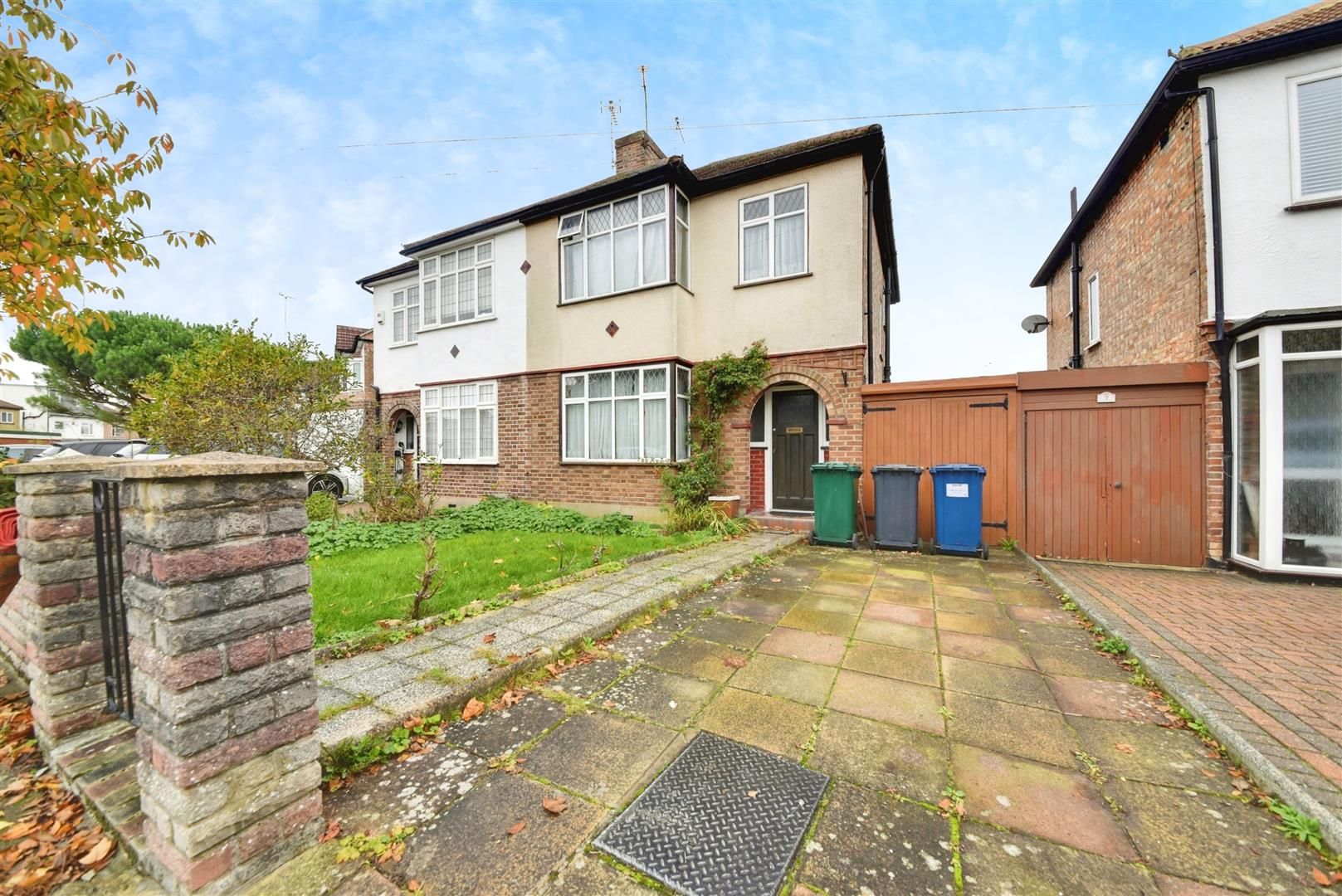 Aberdare Gardens, Mill Hill, London, NW7 1DS