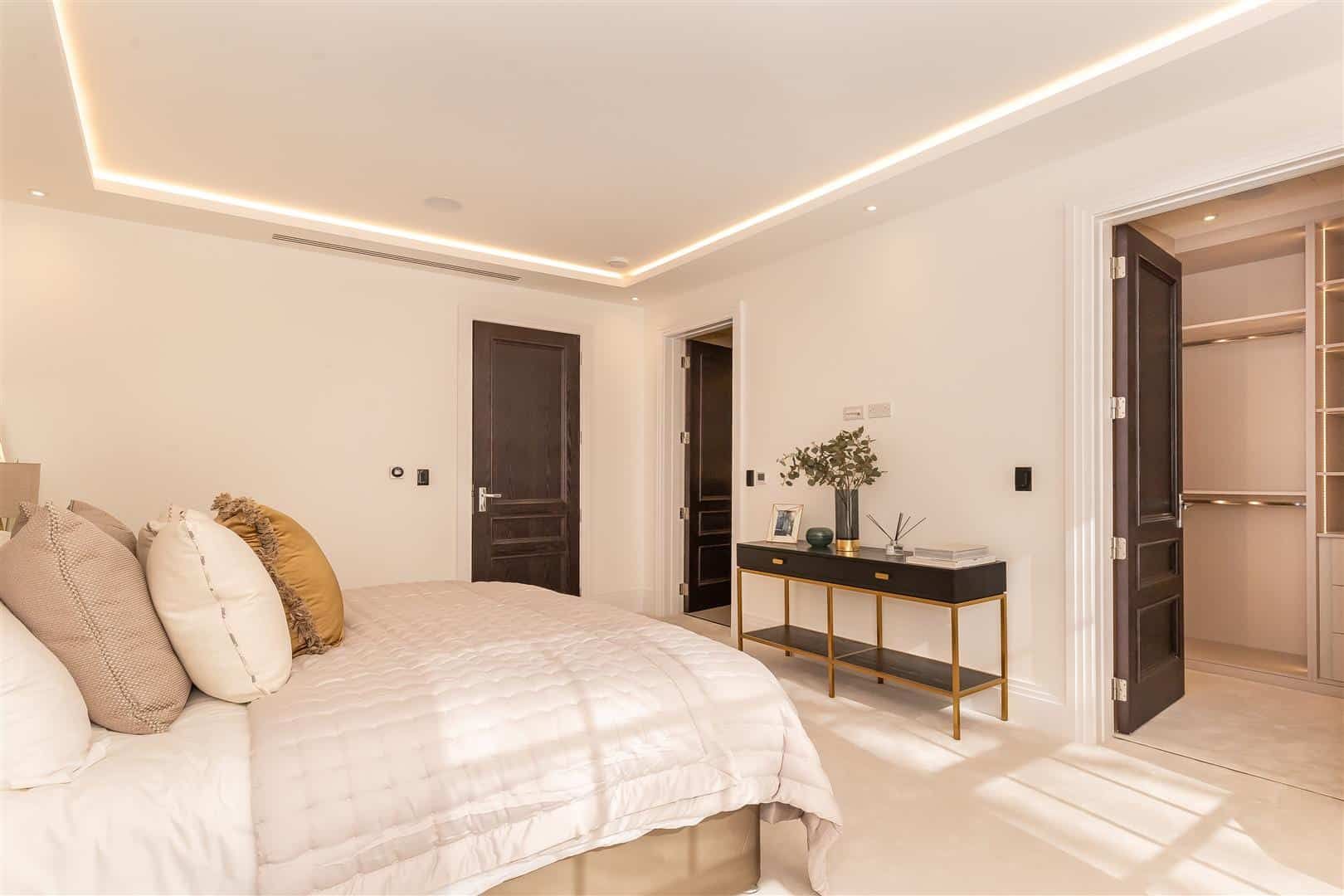 2 bed flat for sale in Tamara Court, Stradbroke Drive, Chigwell