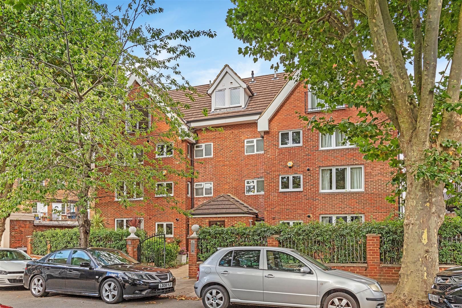 Sheen Gate Gardens, East Sheen, London, SW14 7PB