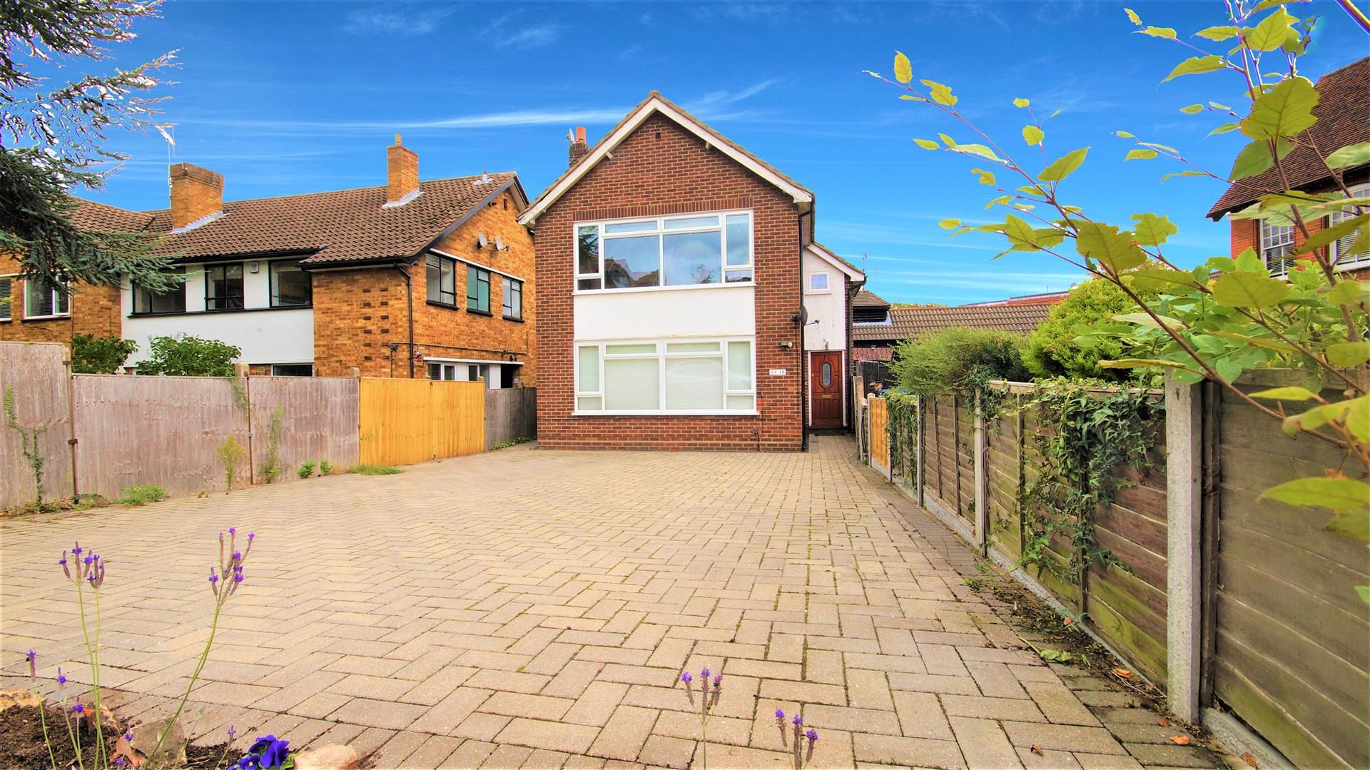 1 bed flat for sale in Connaught Avenue, Loughton Elliott James