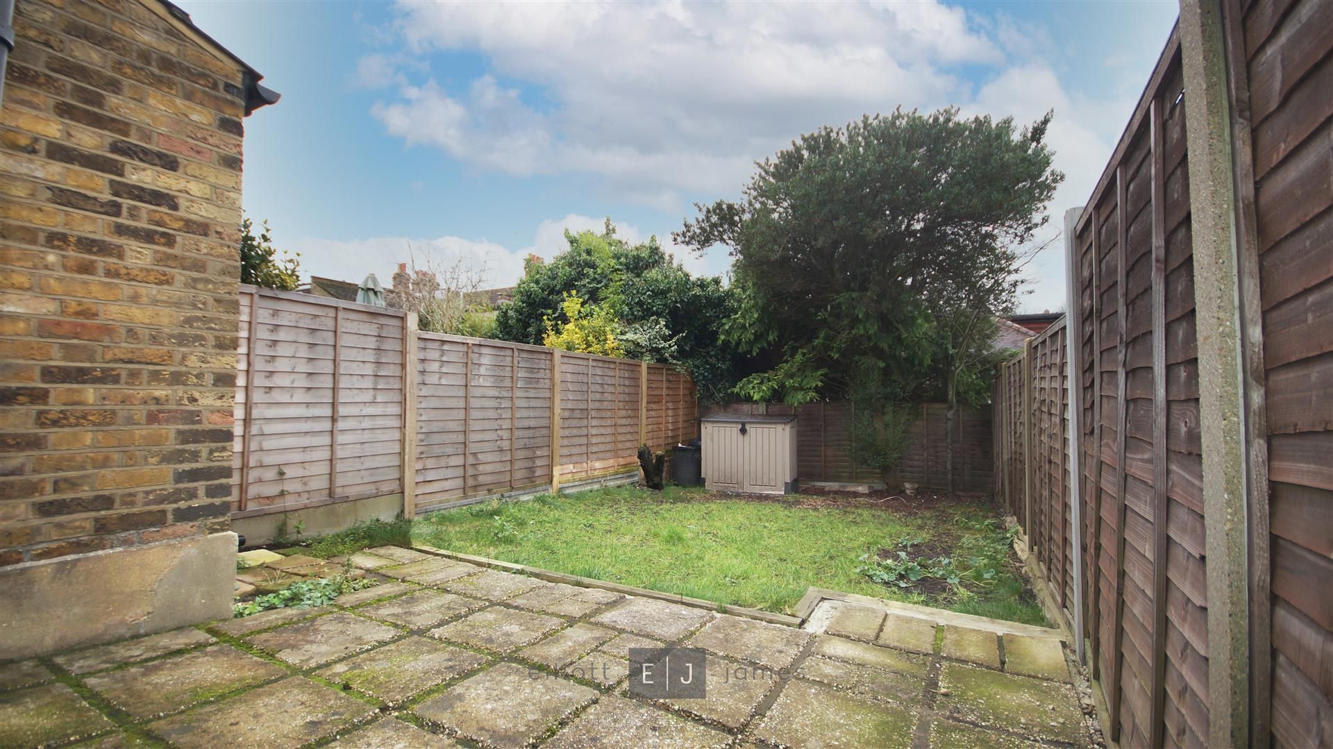 3 bed terraced house to rent in Smeaton Road, Woodford Green Elliott