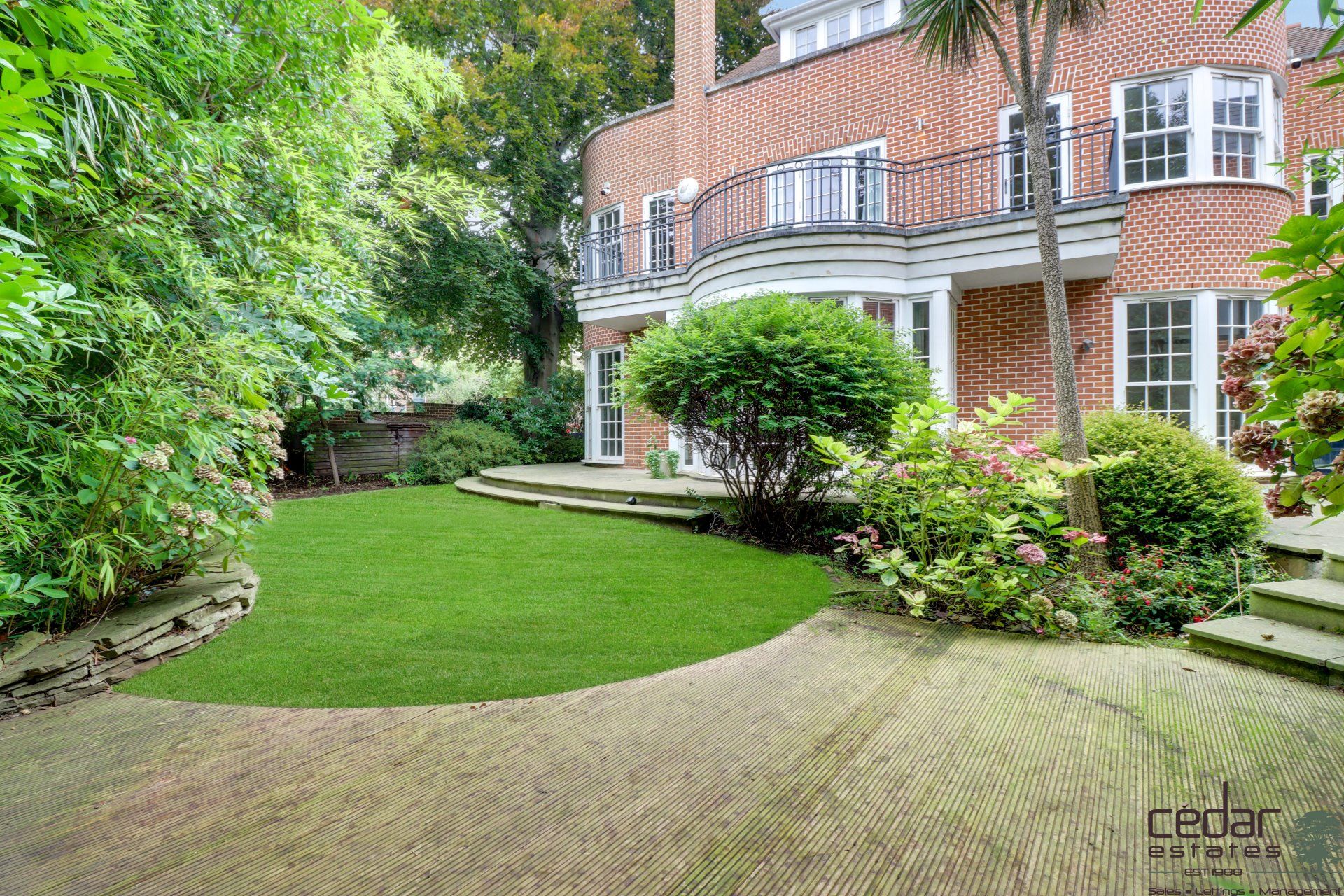 Netherhall Gardens, London, NW3 5RG