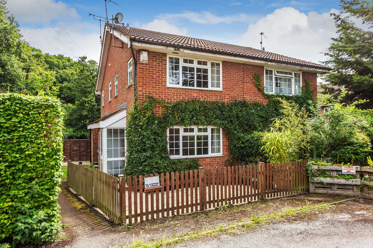 Holland Crescent, Oxted, Surrey