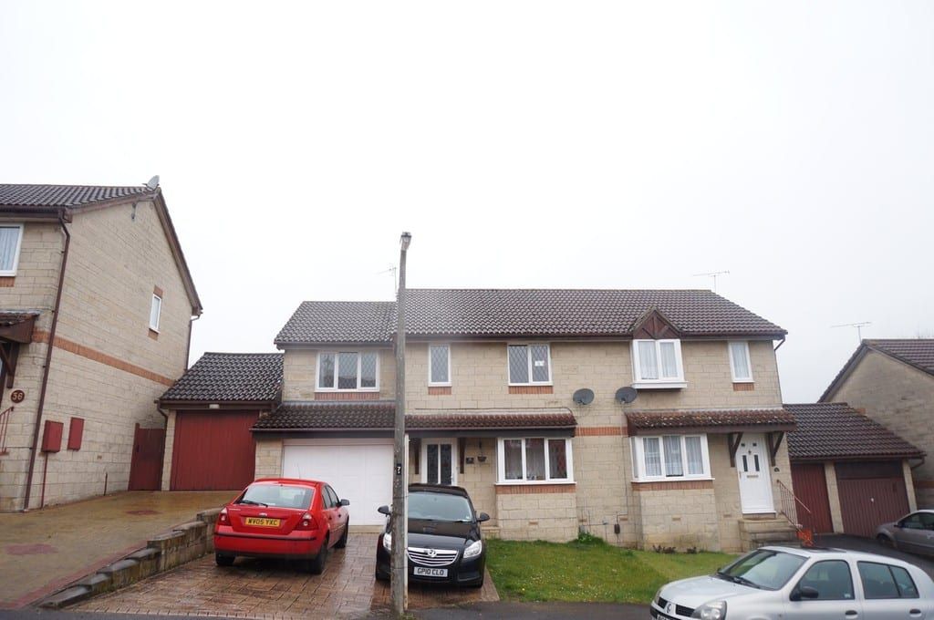 Locksgreen Crescent, Haydon Wick, Swindon, Wiltshire, SN25 3HR