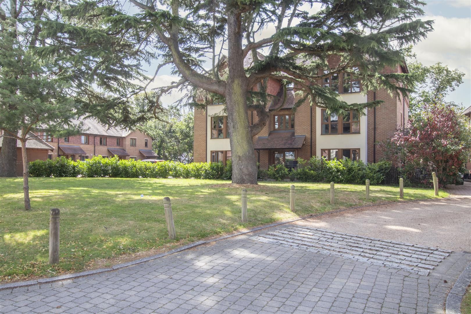 Ashbourne Gardens, Hertford, Hertfordshire, SG13 8BQ