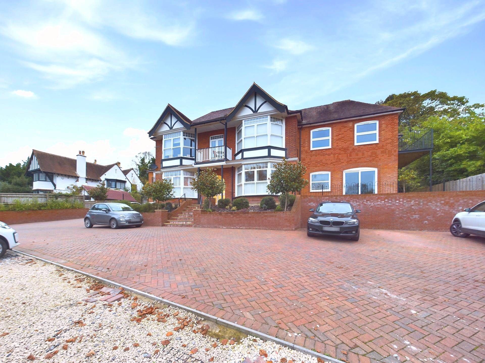 Rectory Avenue, High Wycombe &#8211; NO UPPER CHAIN