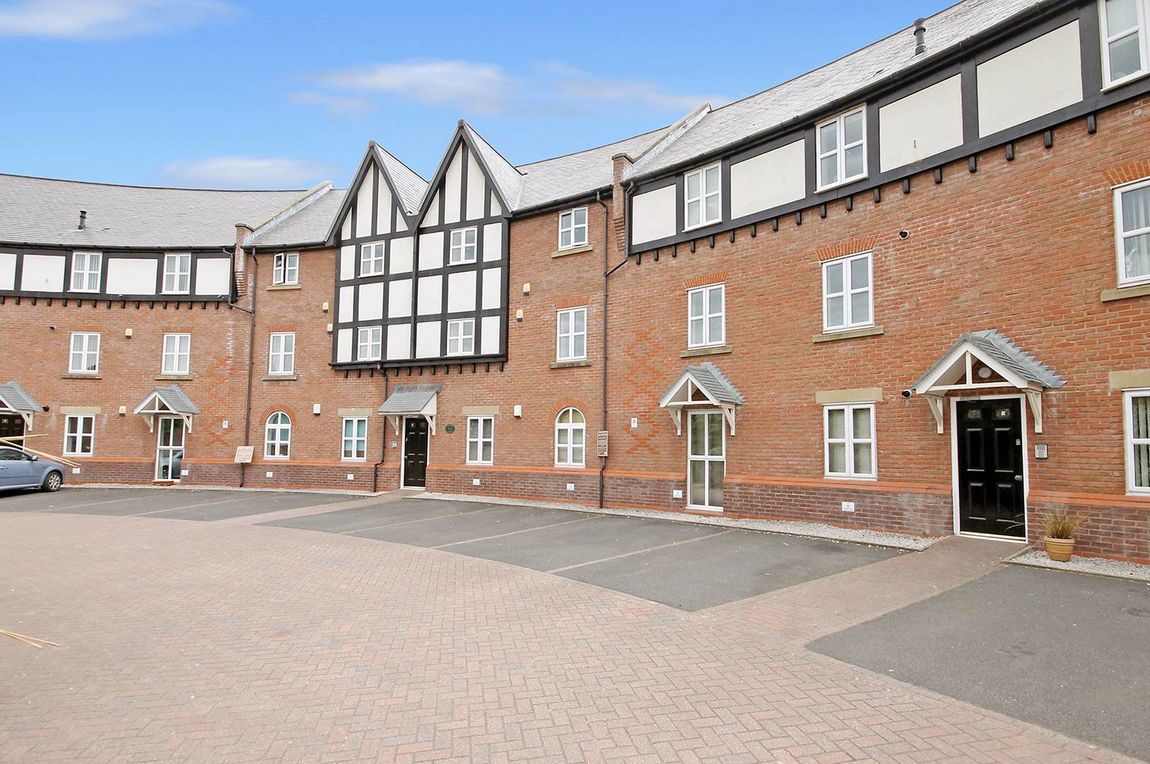 Cronton Farm Court, Widnes, Cheshire, WA8 9DE