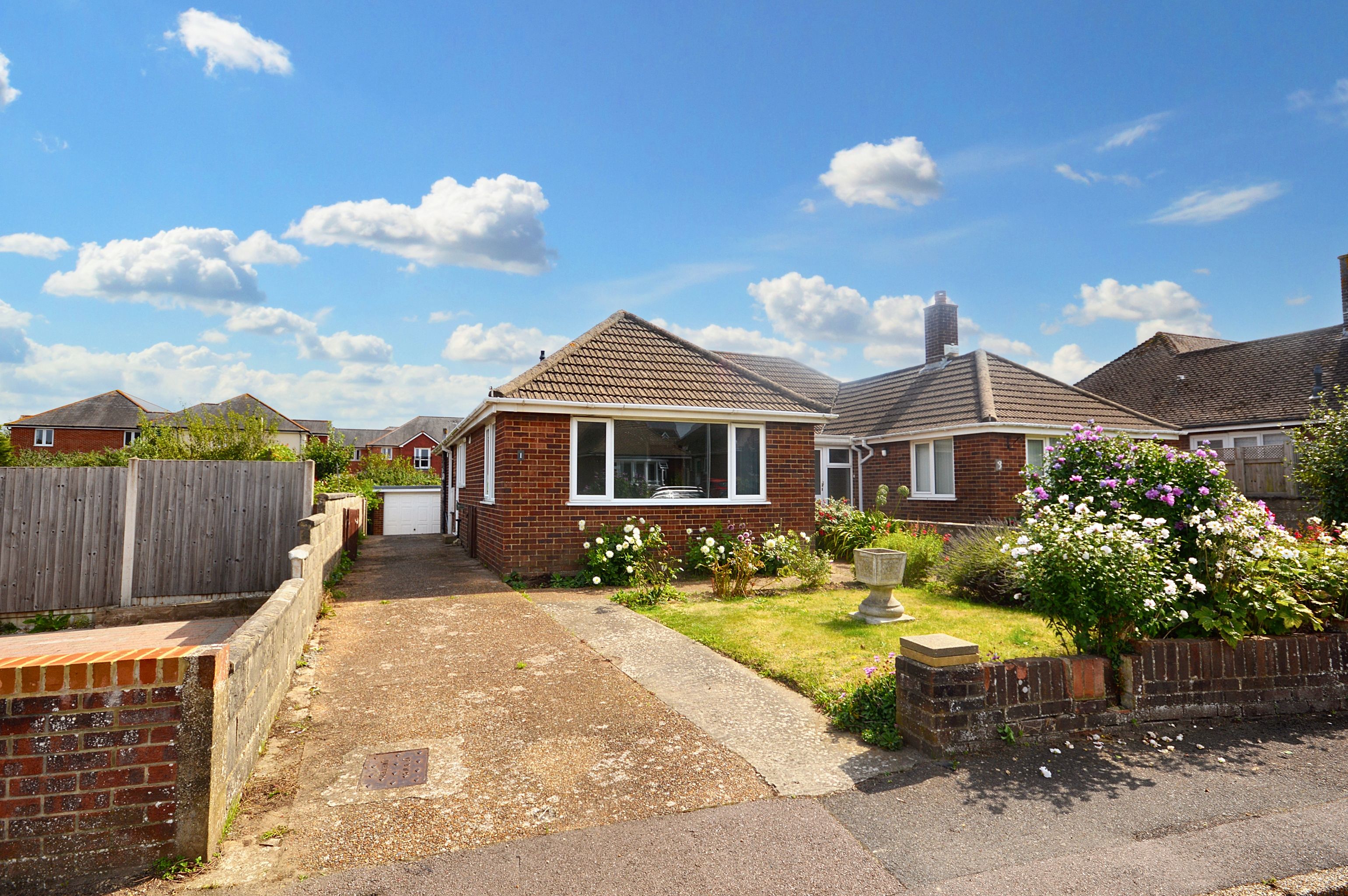 Weymouth Close, Folkestone, Folkestone, CT19 4LR