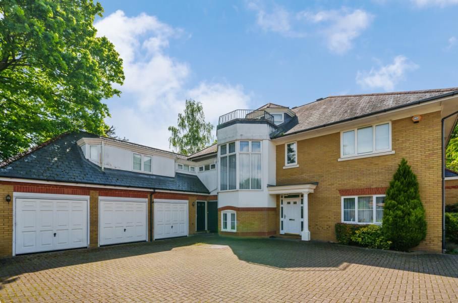 St Davids Drive, Englefield Green, Surrey, TW20 0BA