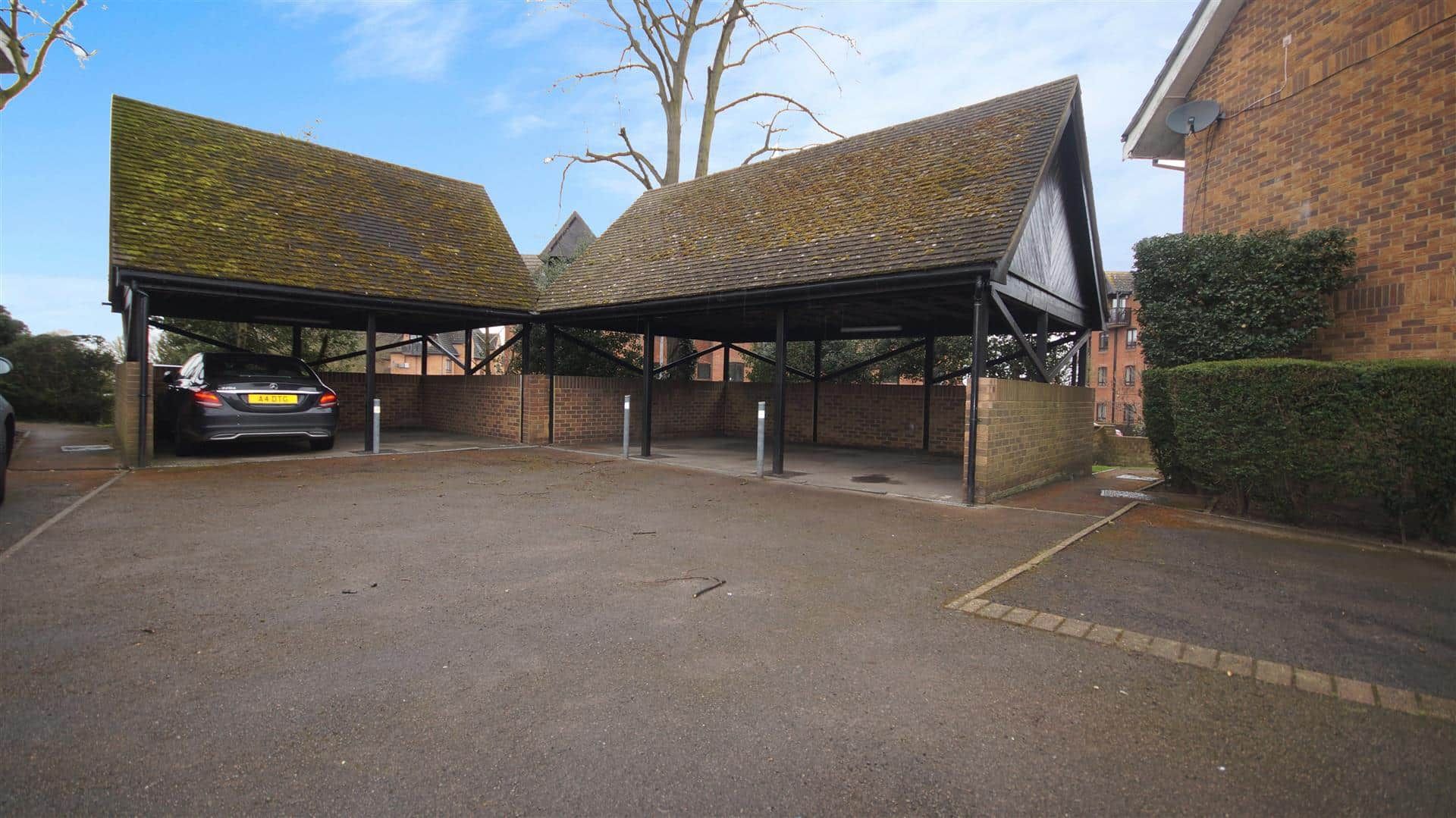 2 bed flat for sale in Connaught Court, The Chequers, Hills Road