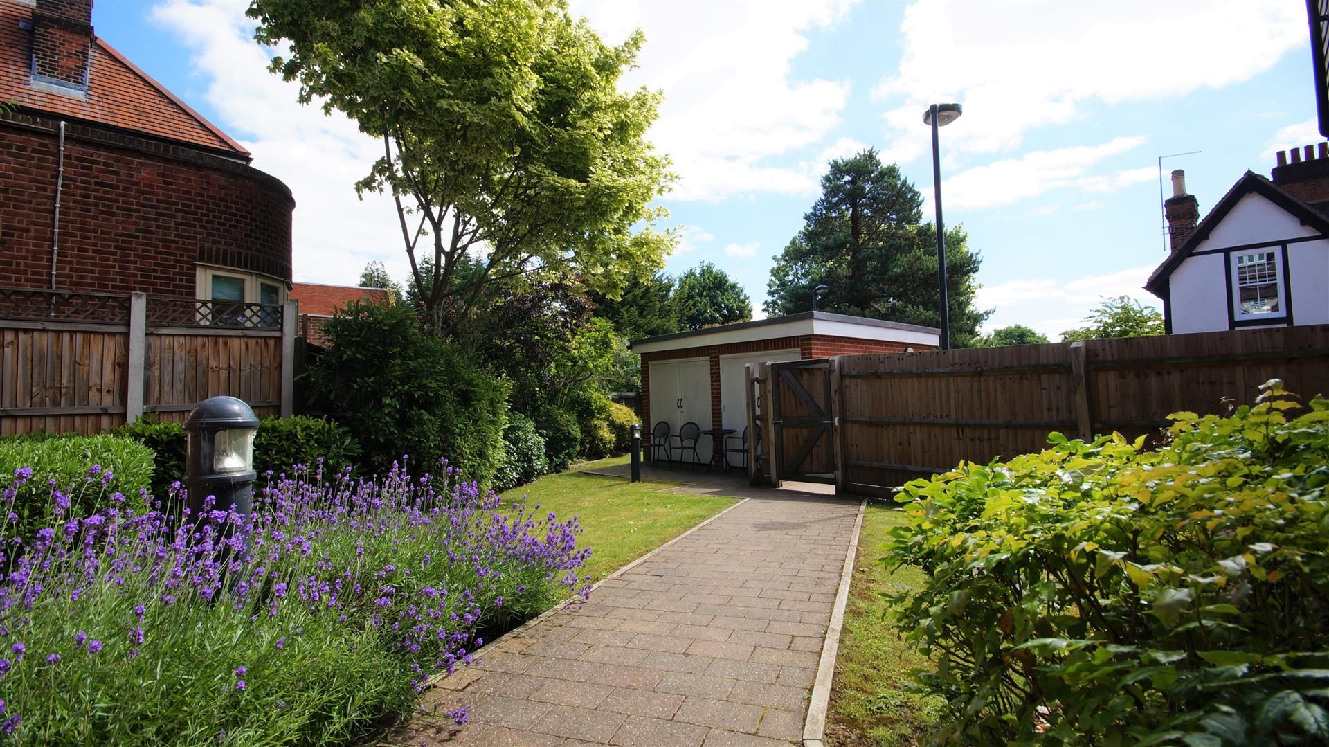 2 bed flat for sale in Lower Park Road, Loughton Elliott James