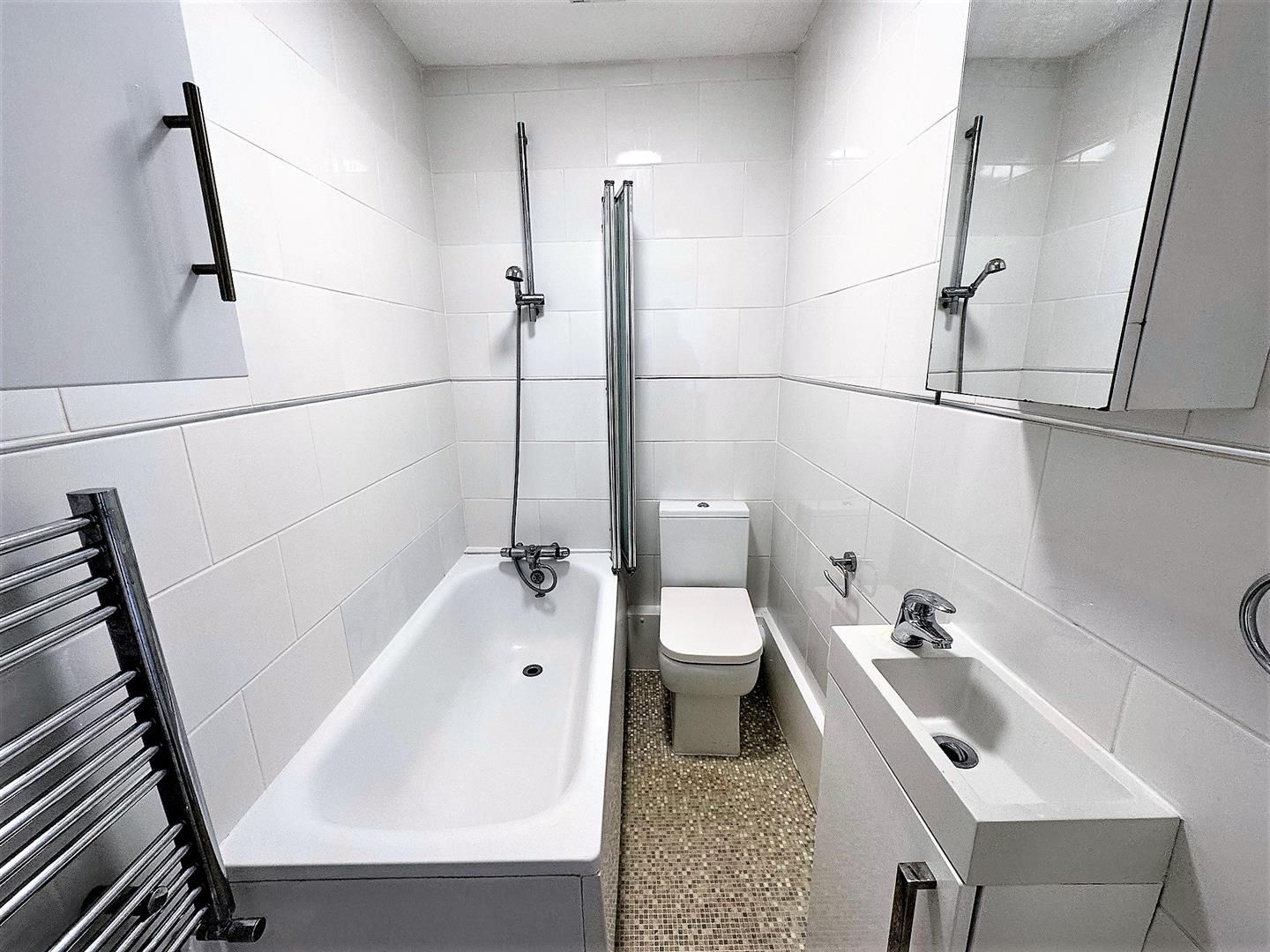 4 bed house to rent in Crest View Drive, Petts Wood Edmund Estate Agents