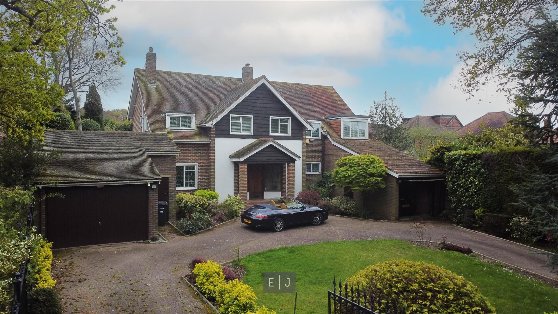 5 bed detached house for sale in Whitehall Lane, Buckhurst Hill