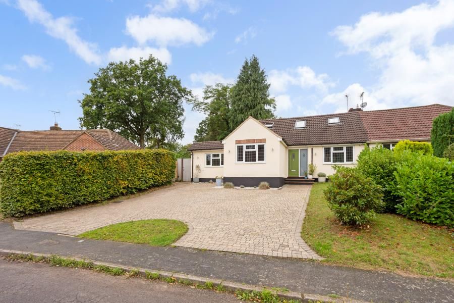 Harpesford Avenue, Virginia Water, Surrey, GU25 4RA