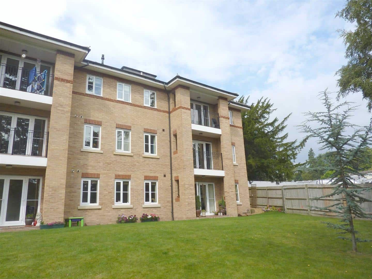 Smeathman Court, Hemel Hempstead, Herts, HP1 1AH