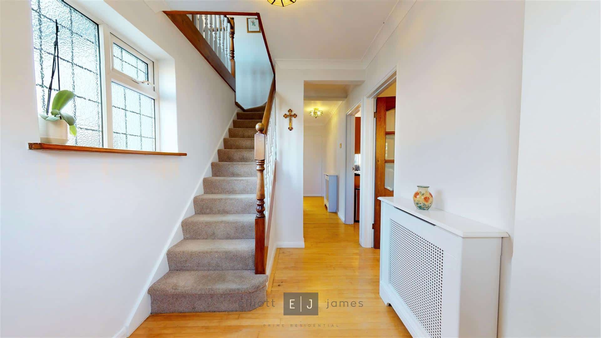4 bed semidetached house for sale in Spring Grove, Loughton Elliott