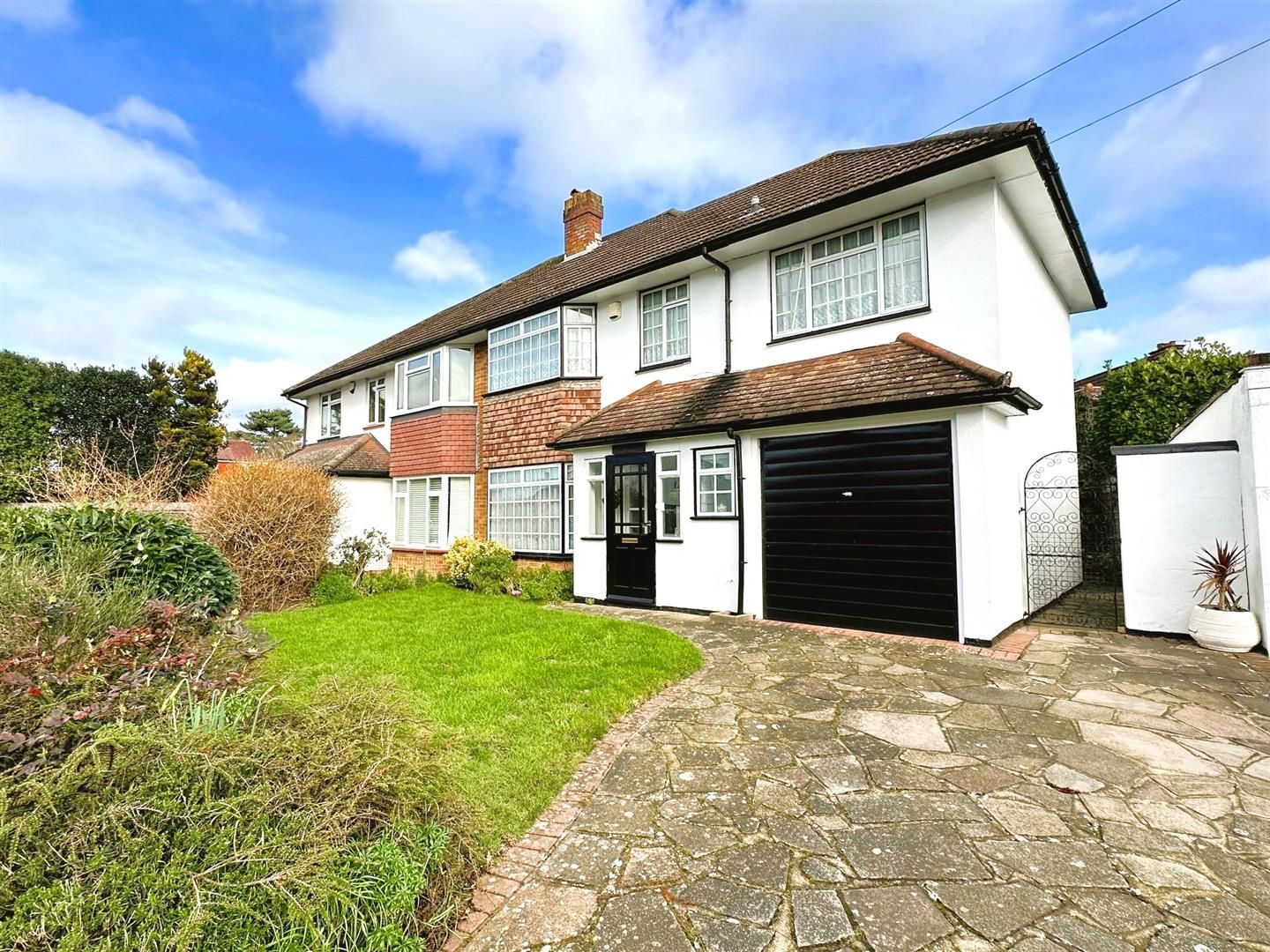 4 bed semidetached house for sale in Willett Way, Petts Wood East