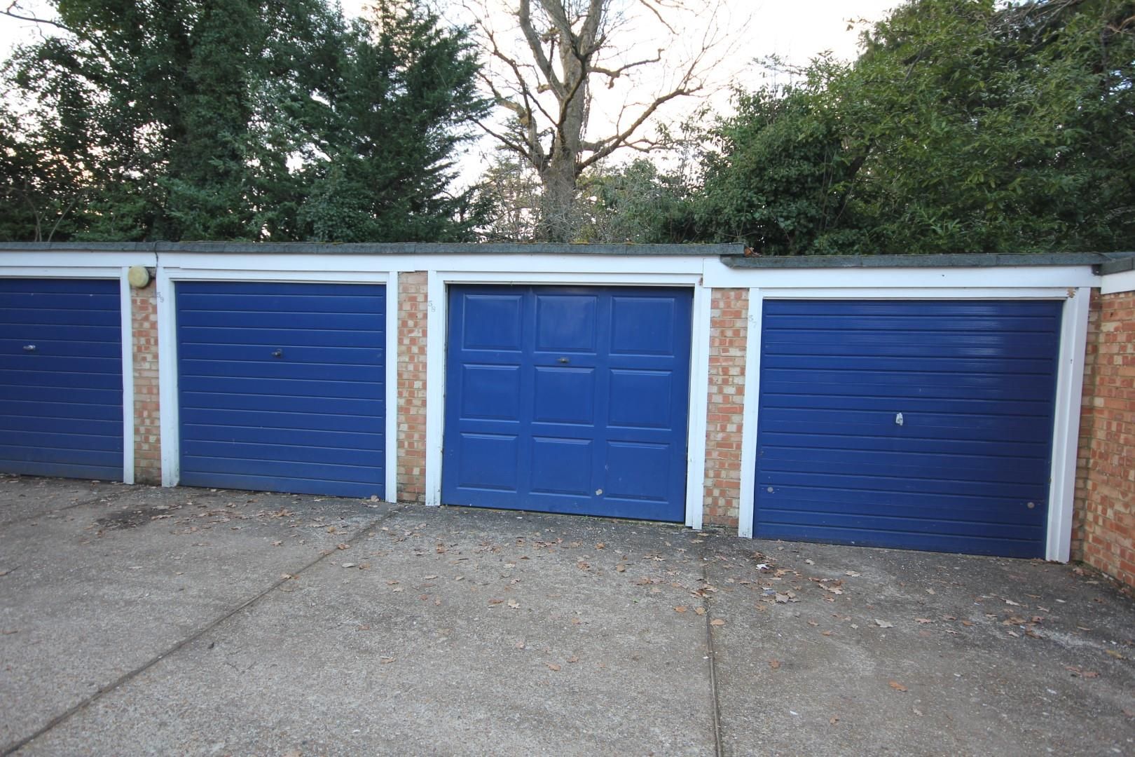 Garage 58, Winnals Park, Paddockhall Road