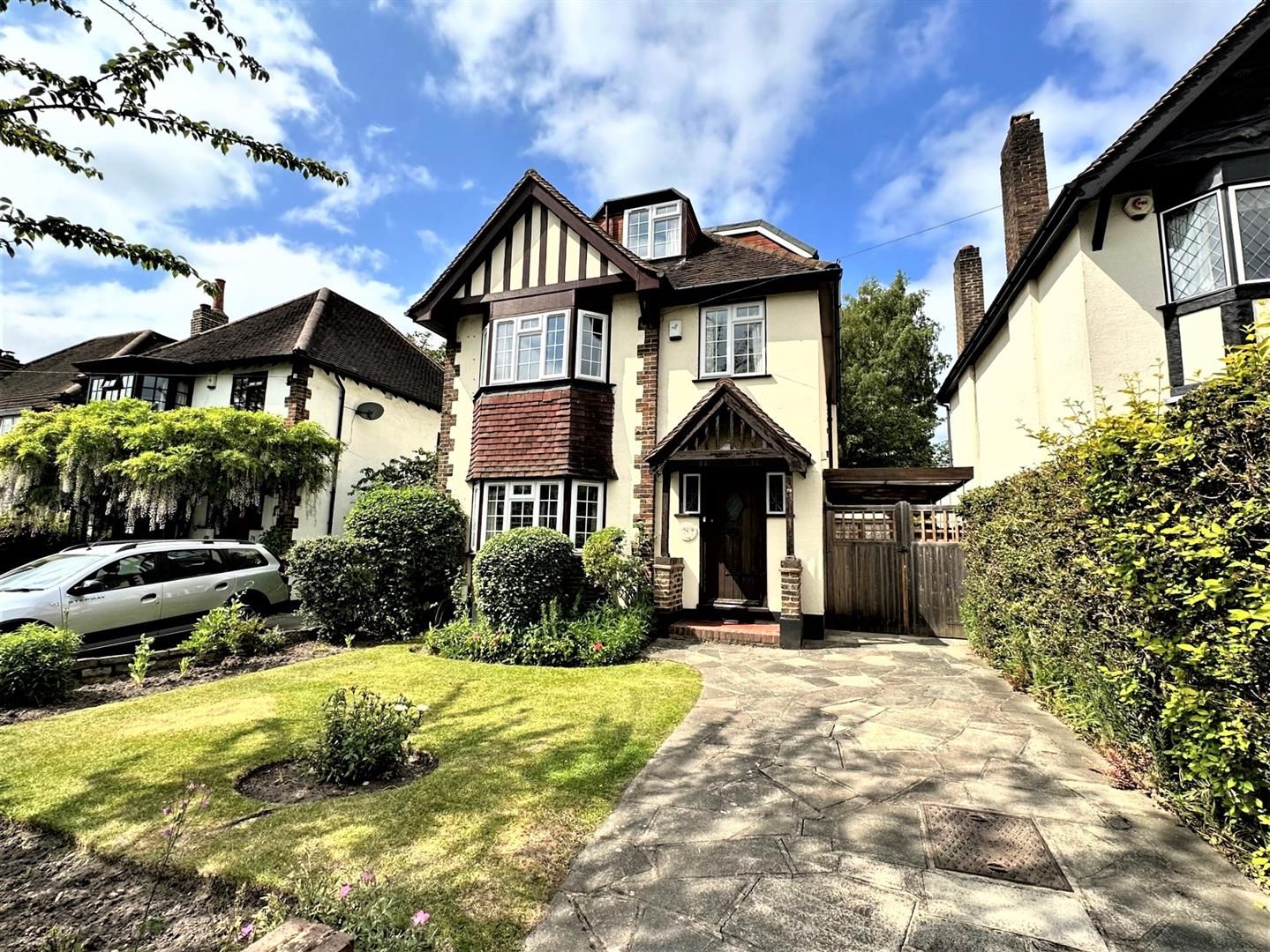 Kingsway, Petts Wood, Kent, BR5 1PT