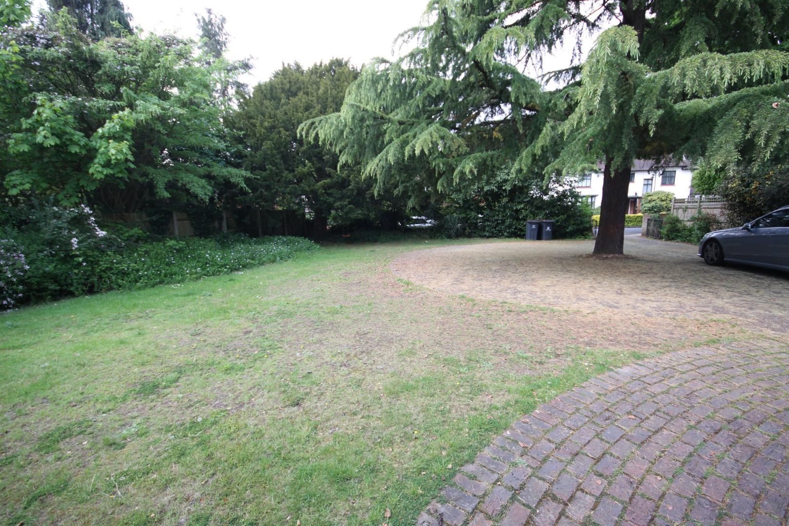 4 bed detached house to rent in Pines Road, Bromley Edmund Estate Agents