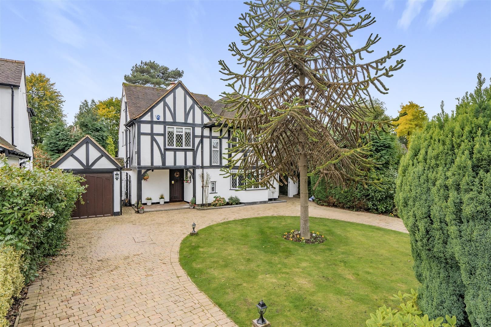 The Chenies, Petts Wood, Kent, BR6 0ED