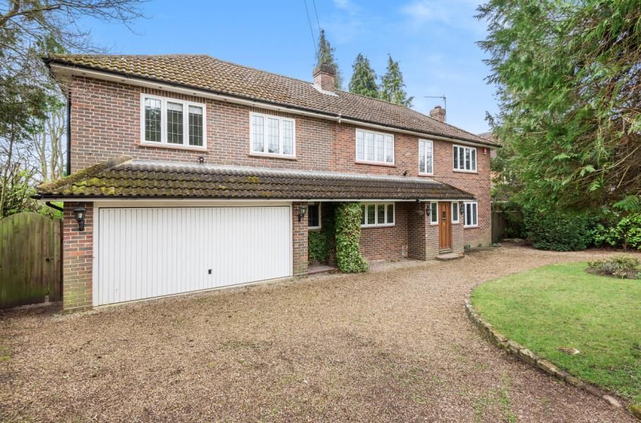 Morella Close, Virginia Water, Surrey, GU25 4AT