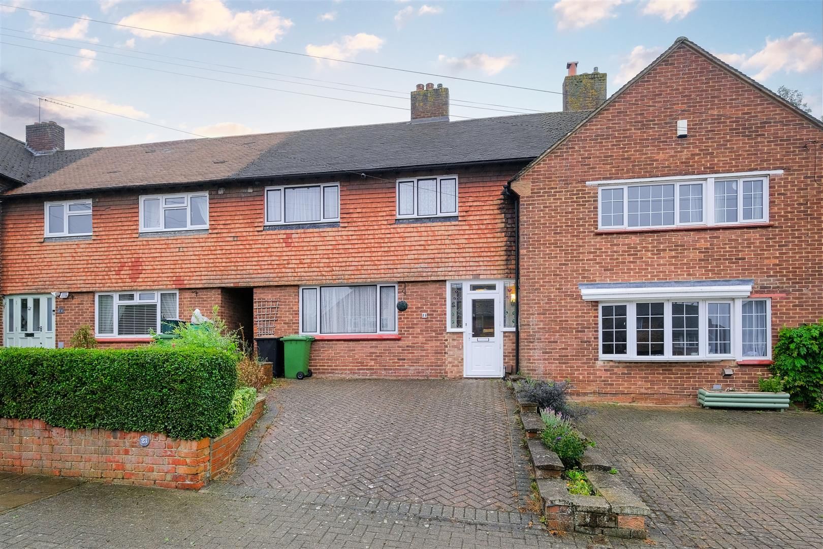 Foxbury Drive, Chelsfield, Kent, BR6 6EJ