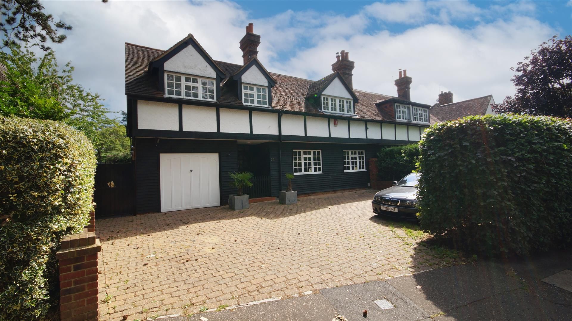 4 bed semidetached house for sale in Church Lane, Loughton Elliott