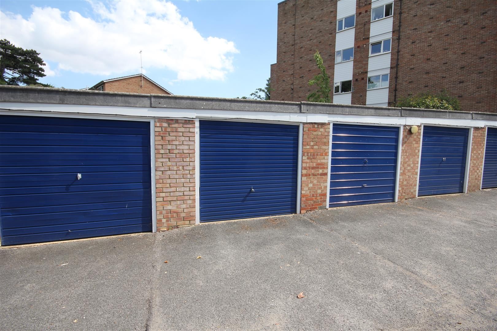 Garage 6, Winnals Park, Paddockhall Road