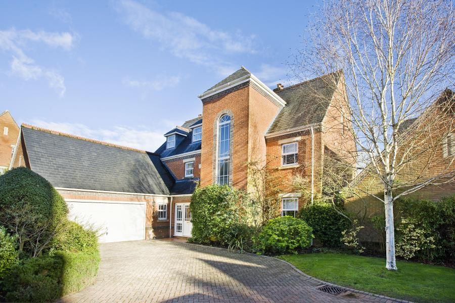 Aspen Court, Virginia Water, Surrey, GU25 4TD