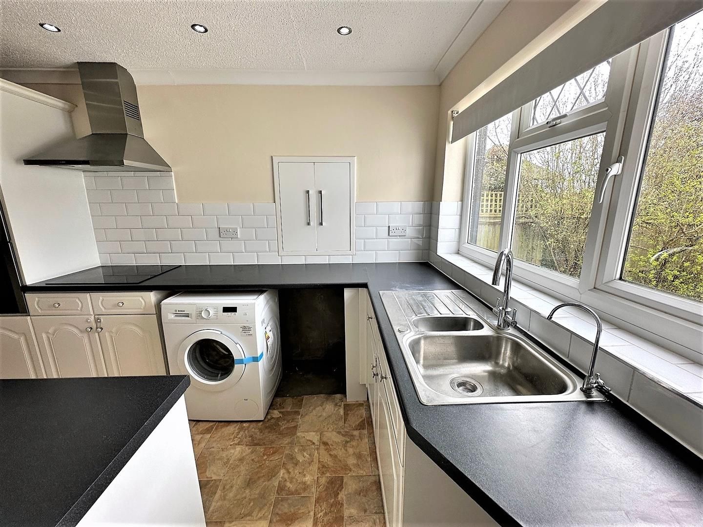 4 bed house to rent in Crest View Drive, Petts Wood Edmund Estate Agents
