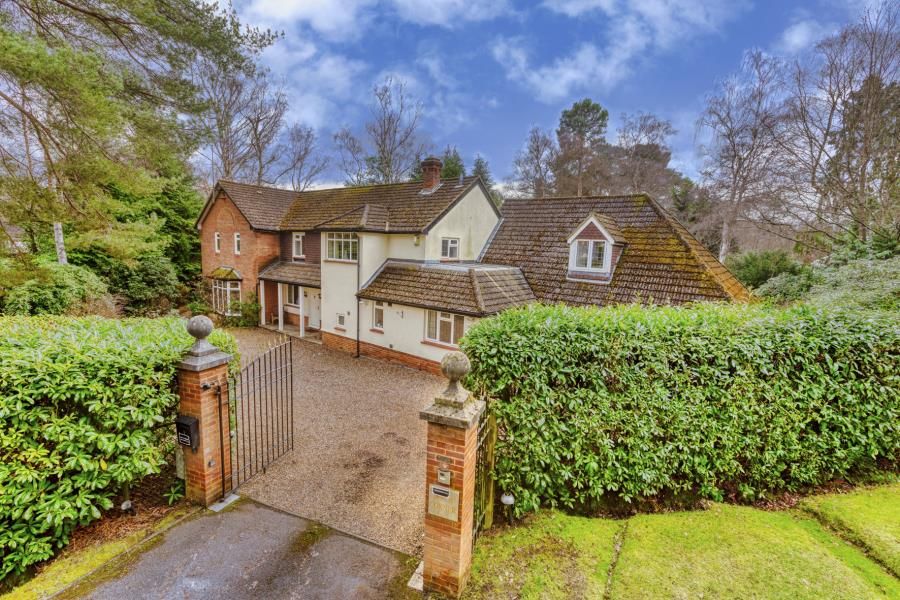 Badgers Hill, Wentworth Estate, Surrey, GU25 4SB