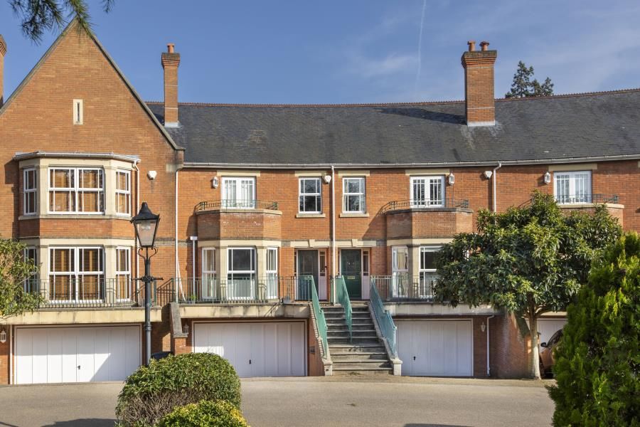 Sandy Lane, Virginia Water, Surrey, GU25 4TA