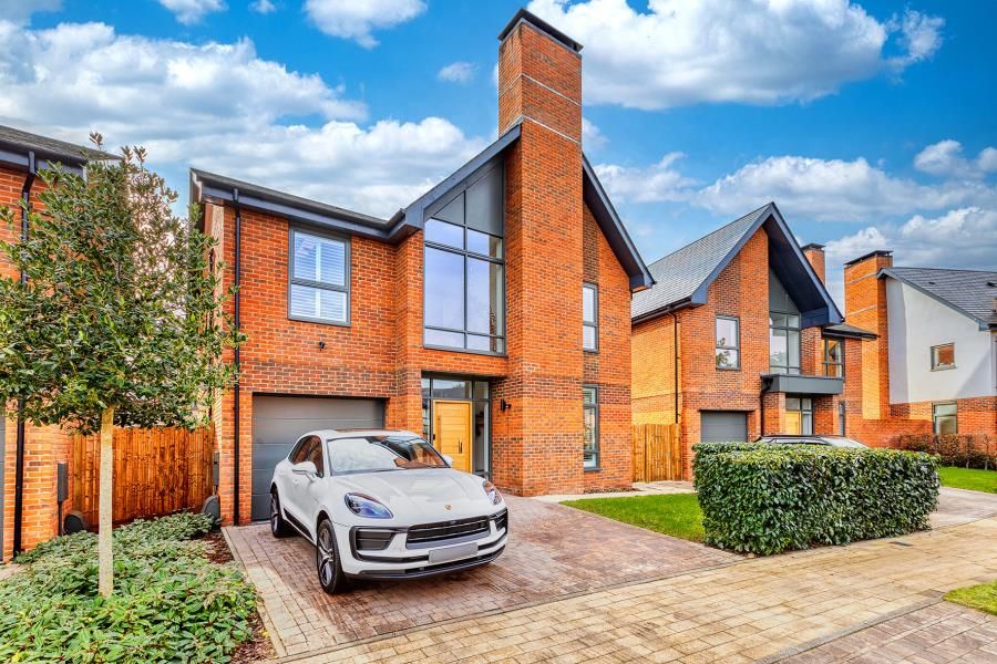 Chieftain Road, Upper Longcross, Surrey, KT16 0BG