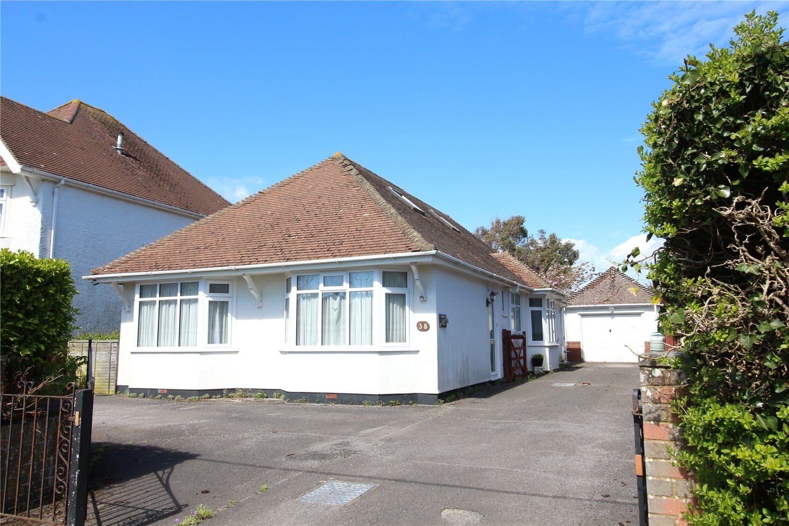 Seaward Avenue, Barton On Sea, Hampshire, BH25 7HP