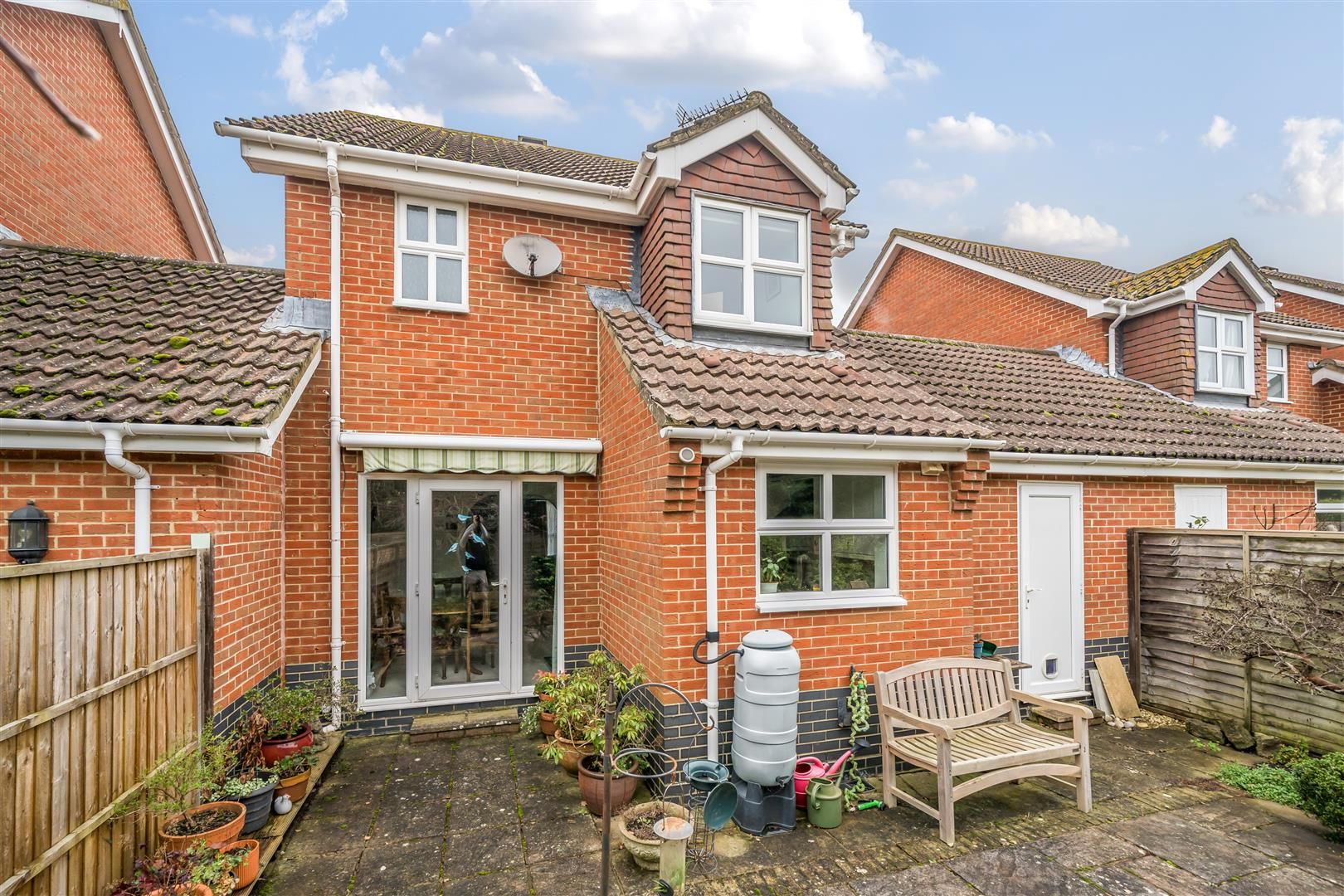 Downs Close, Headcorn, Ashford, Kent, TN27 9UG