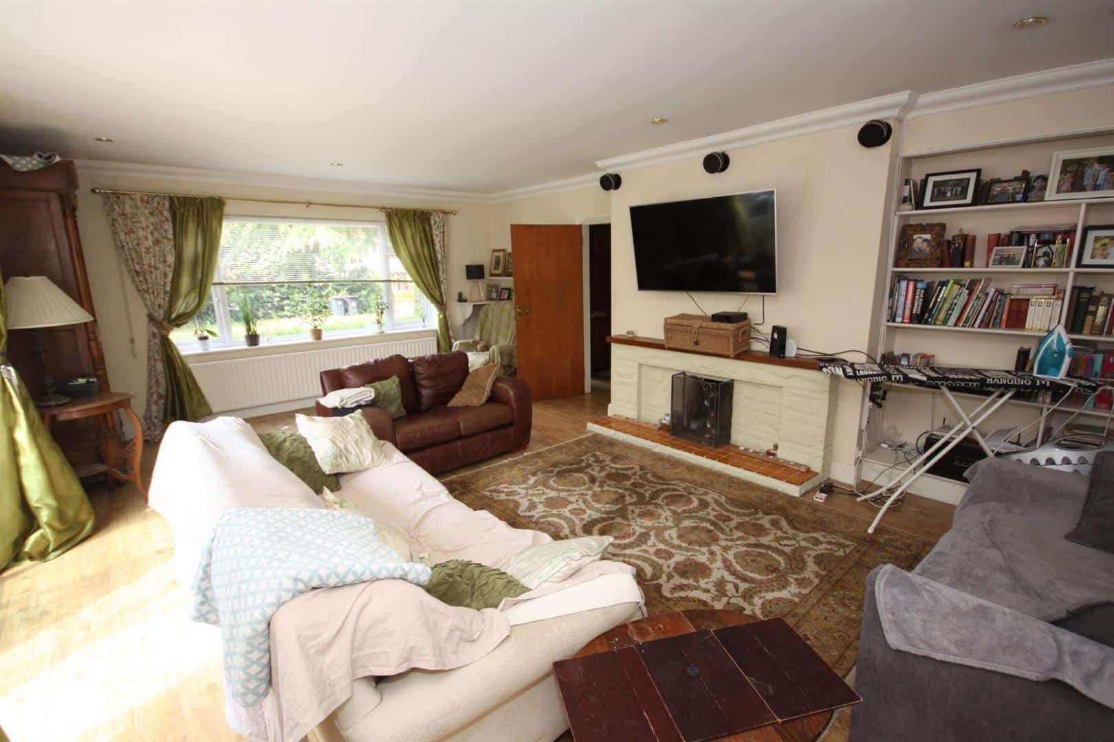 4 bed detached house to rent in Pines Road, Bromley Edmund Estate Agents