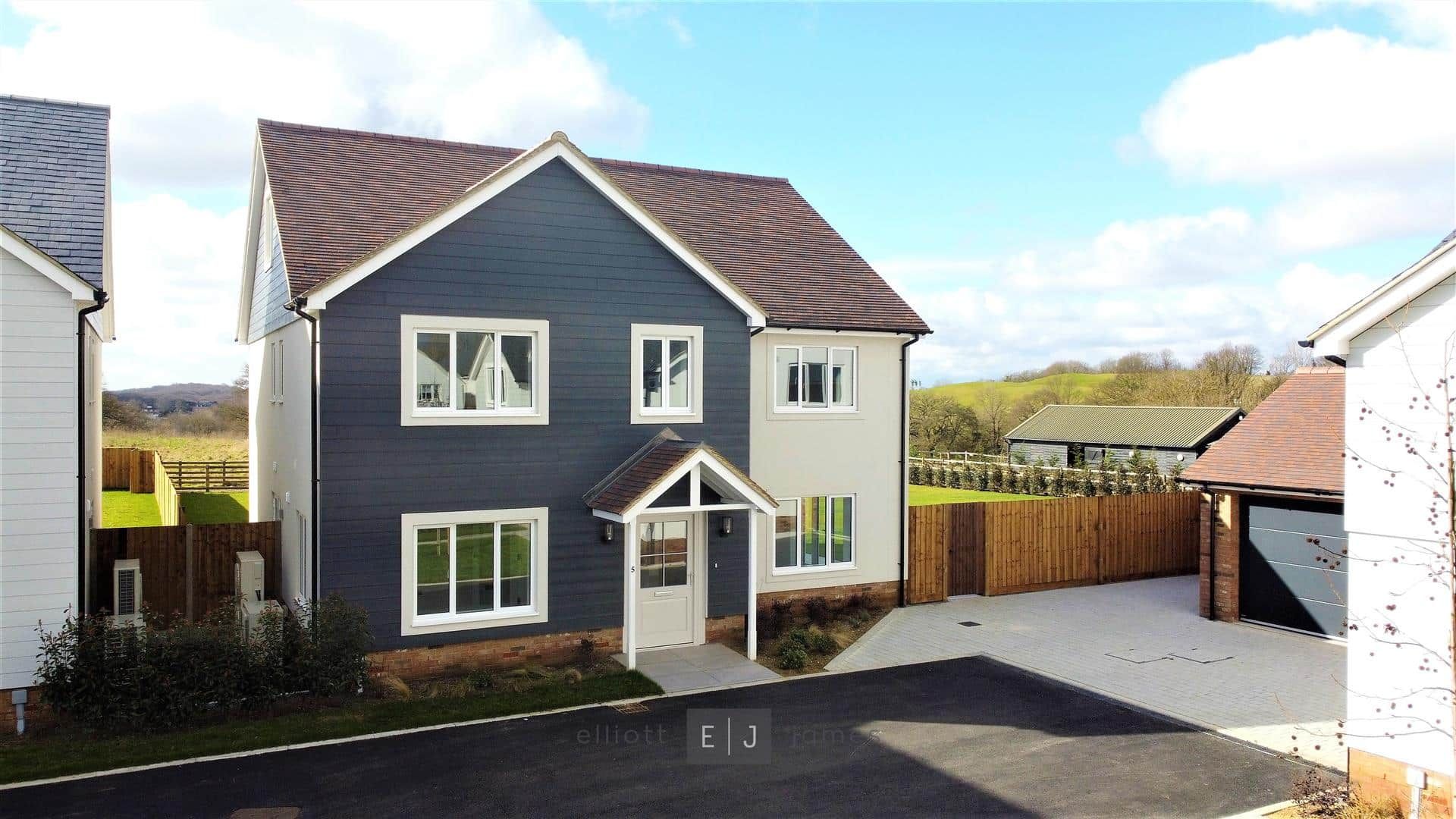 5 bed detached house for sale in Meadowcroft Gardens, High Beech
